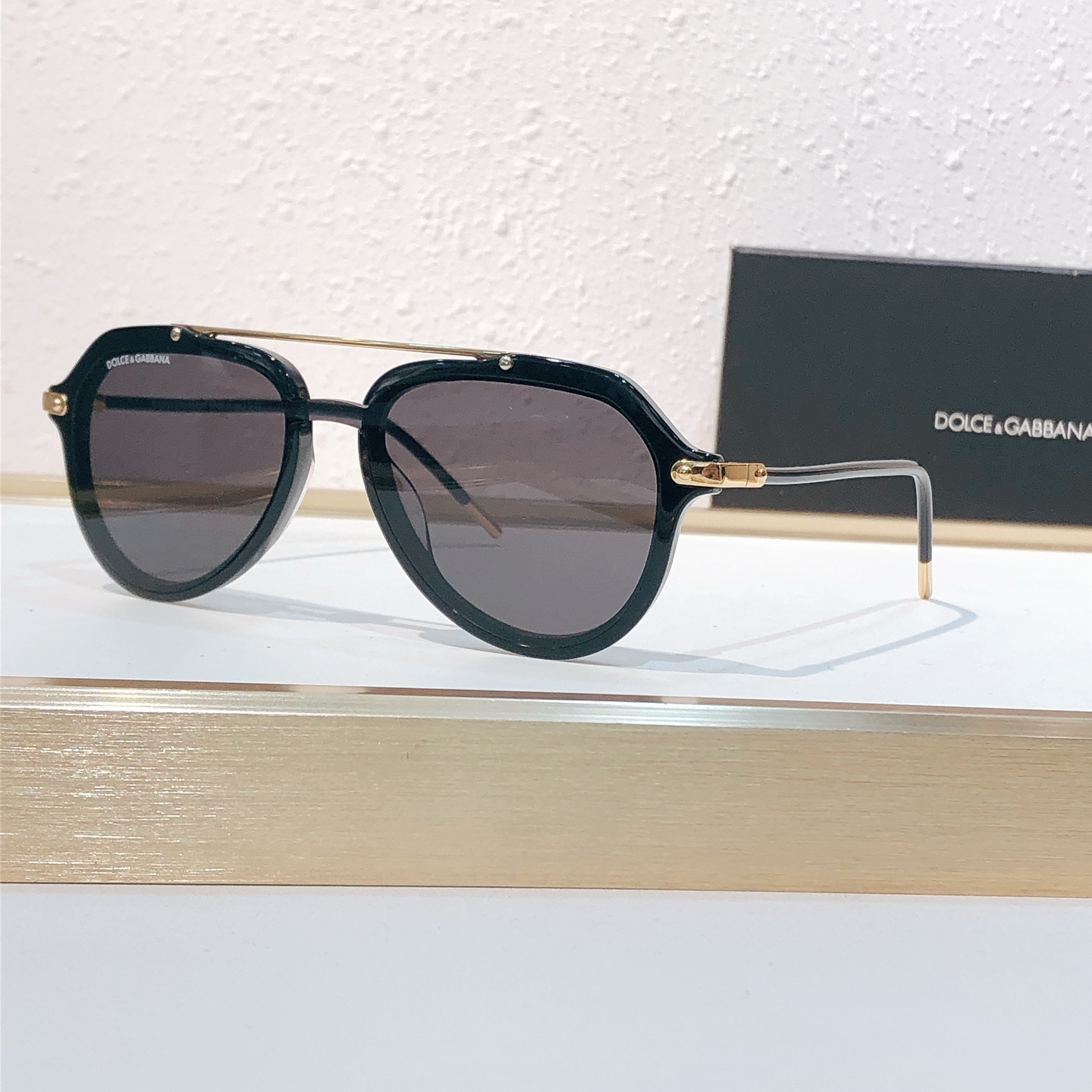Dolce & Gabbana 𝘿𝙊𝙇𝘾𝙀&𝙂𝘼𝘽𝘽𝘼𝙉𝘼 DG4330