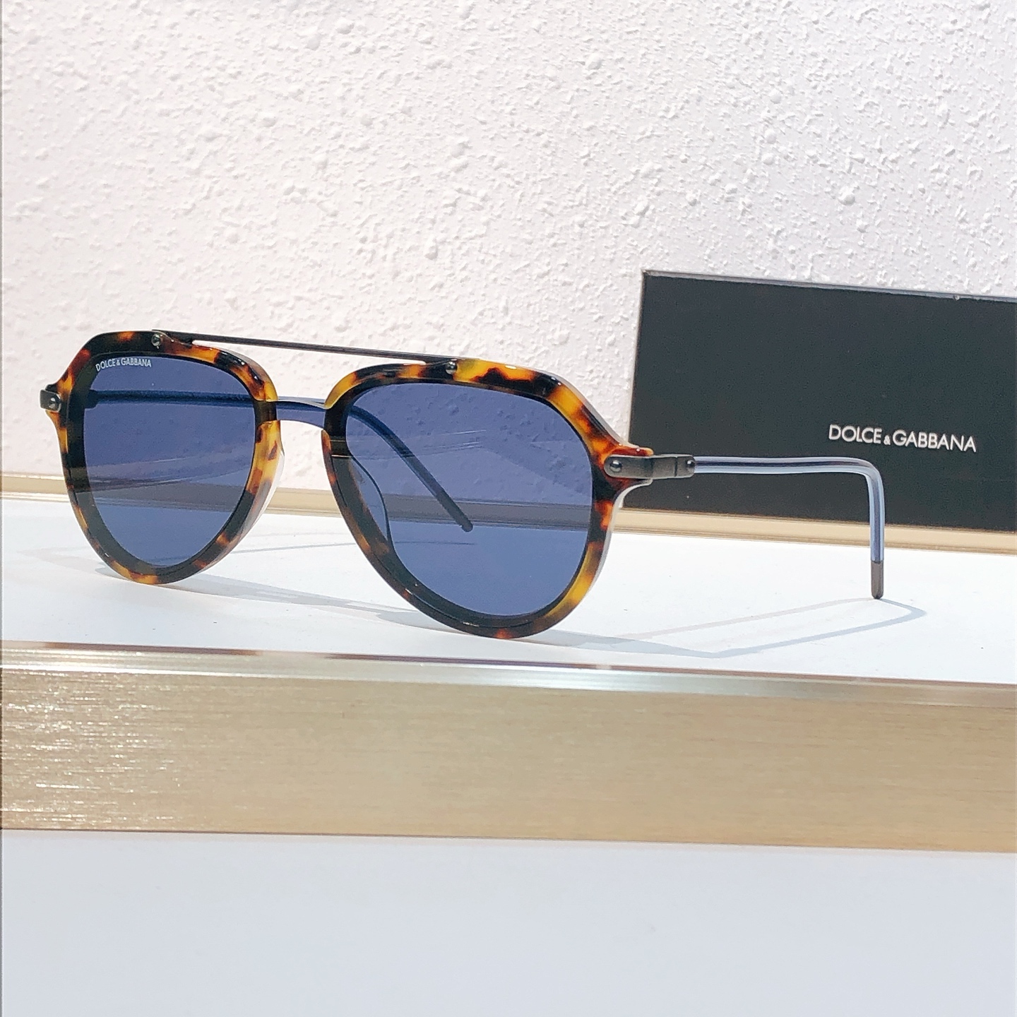 Dolce & Gabbana 𝘿𝙊𝙇𝘾𝙀&𝙂𝘼𝘽𝘽𝘼𝙉𝘼 DG4330