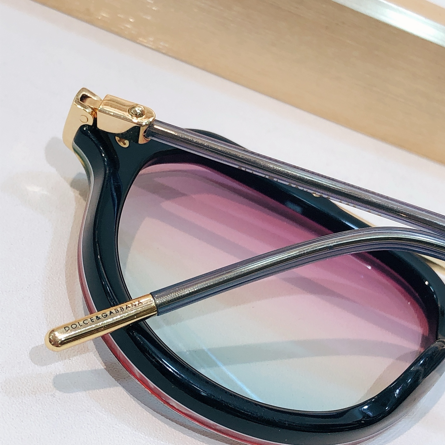 Dolce & Gabbana 𝘿𝙊𝙇𝘾𝙀&𝙂𝘼𝘽𝘽𝘼𝙉𝘼 DG4330