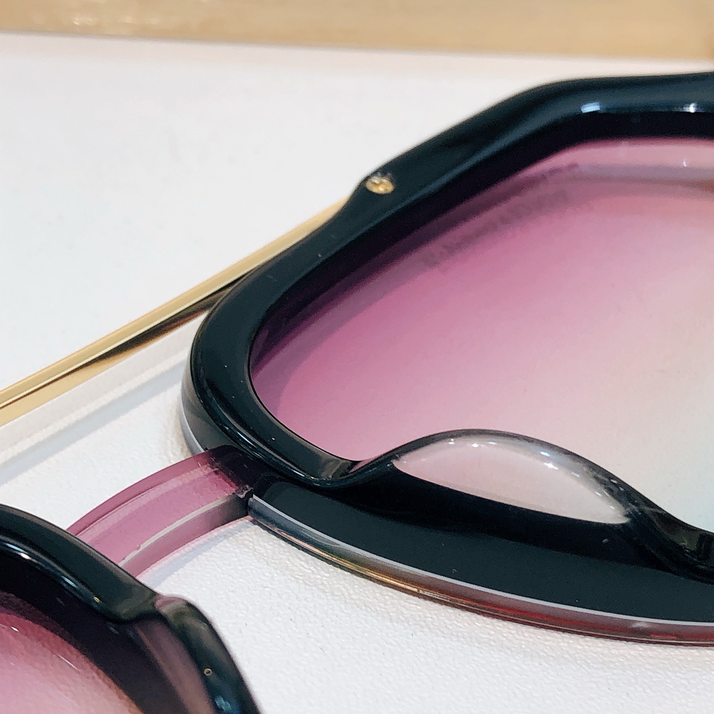 Dolce & Gabbana 𝘿𝙊𝙇𝘾𝙀&𝙂𝘼𝘽𝘽𝘼𝙉𝘼 DG4330