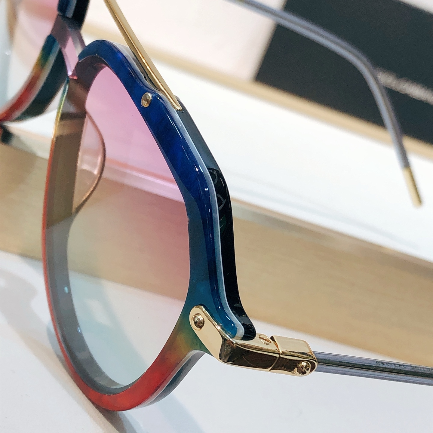 Dolce & Gabbana 𝘿𝙊𝙇𝘾𝙀&𝙂𝘼𝘽𝘽𝘼𝙉𝘼 DG4330