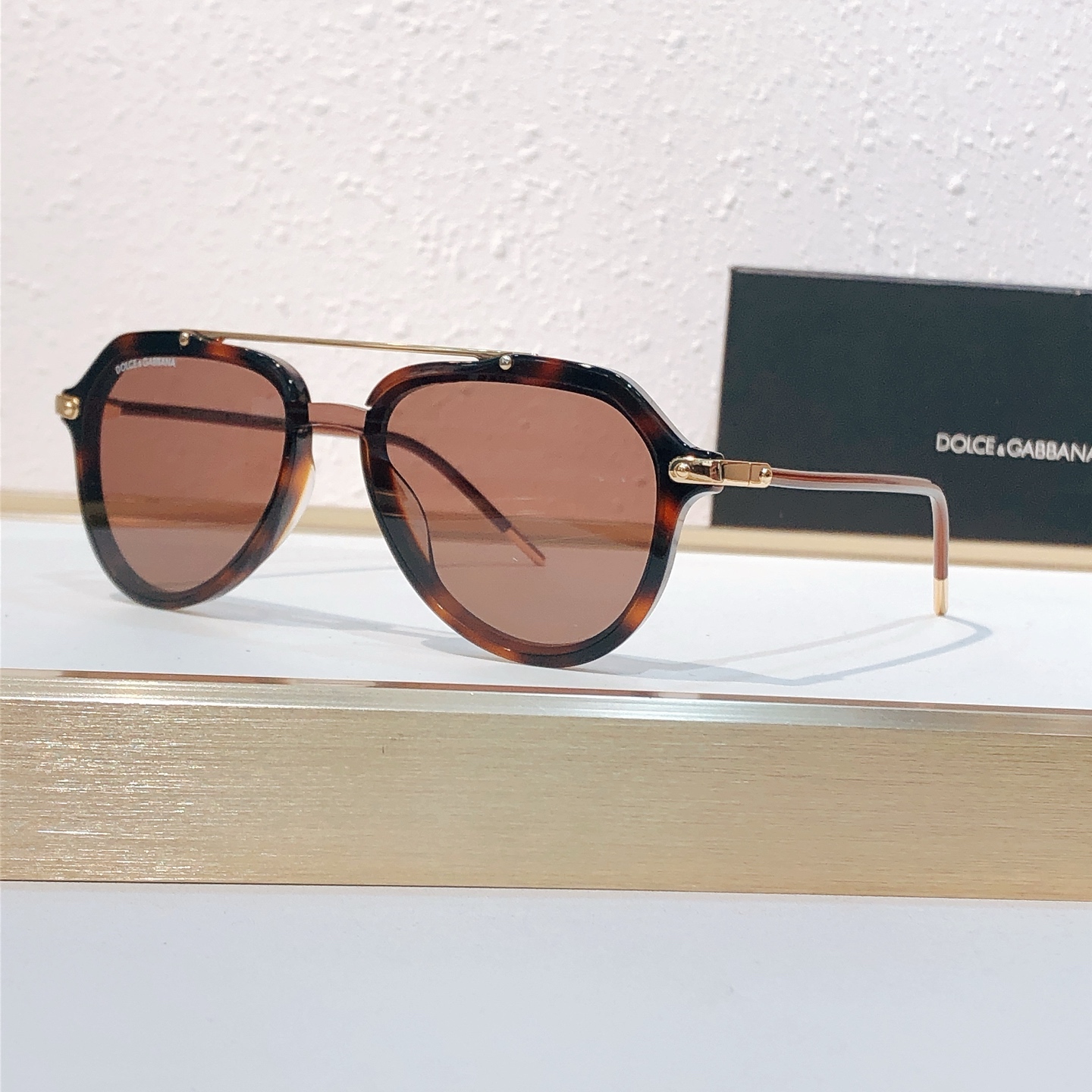 Dolce & Gabbana 𝘿𝙊𝙇𝘾𝙀&𝙂𝘼𝘽𝘽𝘼𝙉𝘼 DG4330