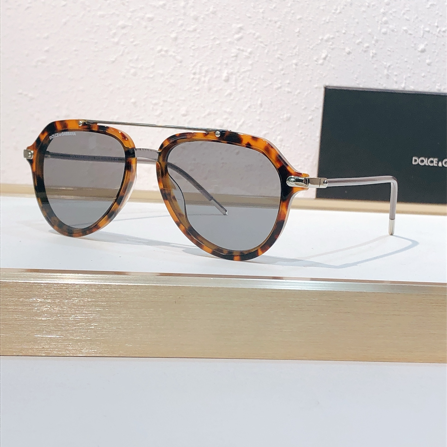 Dolce & Gabbana 𝘿𝙊𝙇𝘾𝙀&𝙂𝘼𝘽𝘽𝘼𝙉𝘼 DG4330