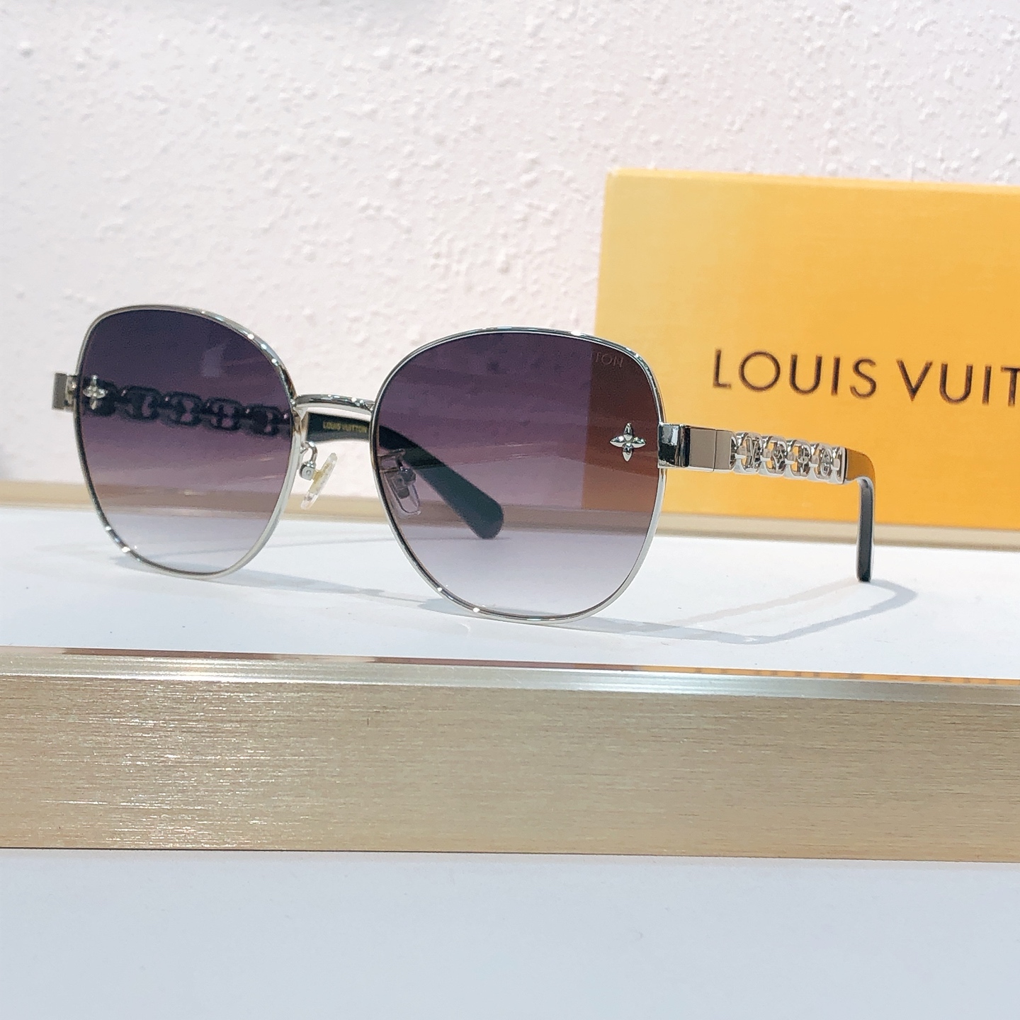 Louis Vuitton LOUIS VUITTO*