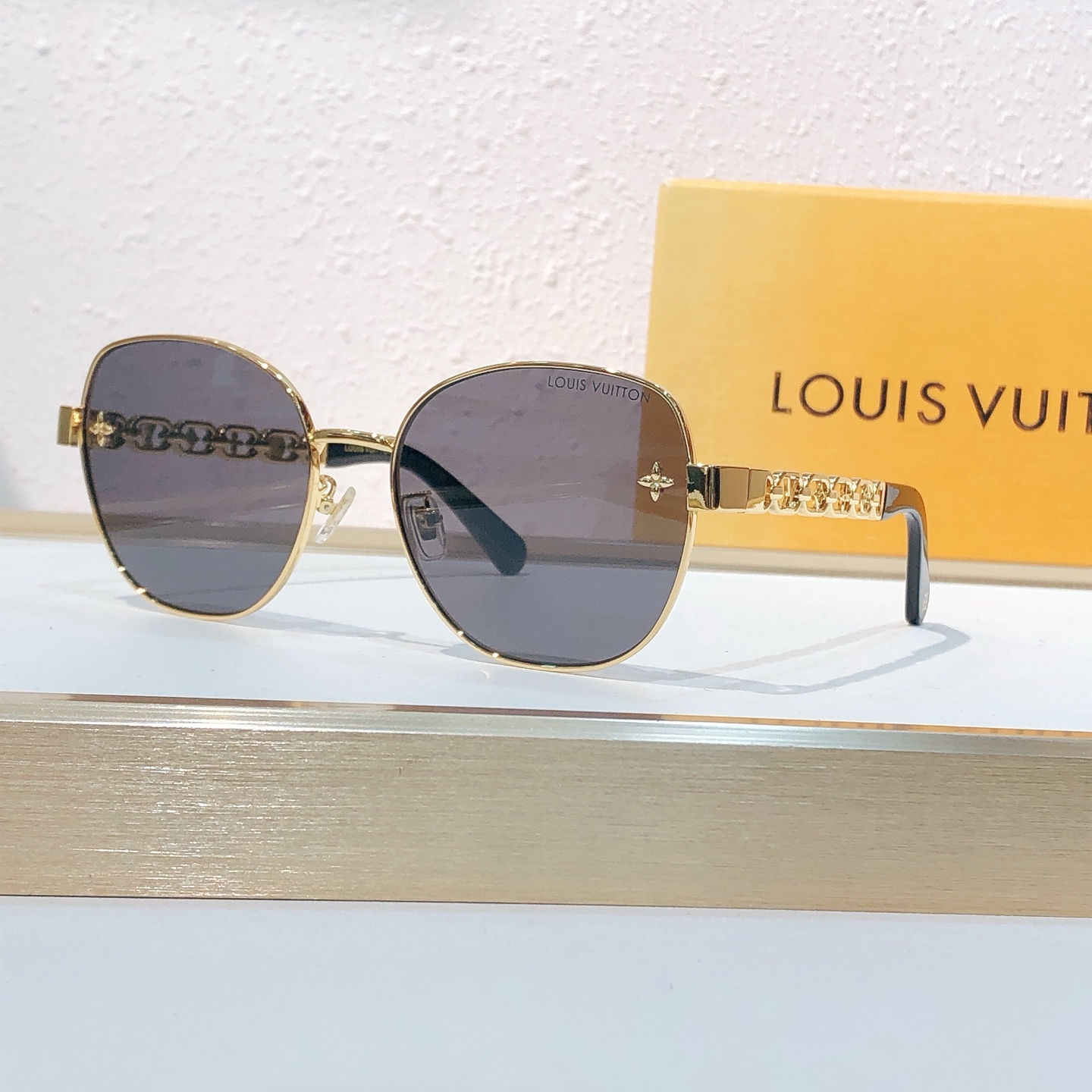 Louis Vuitton LOUIS VUITTO*