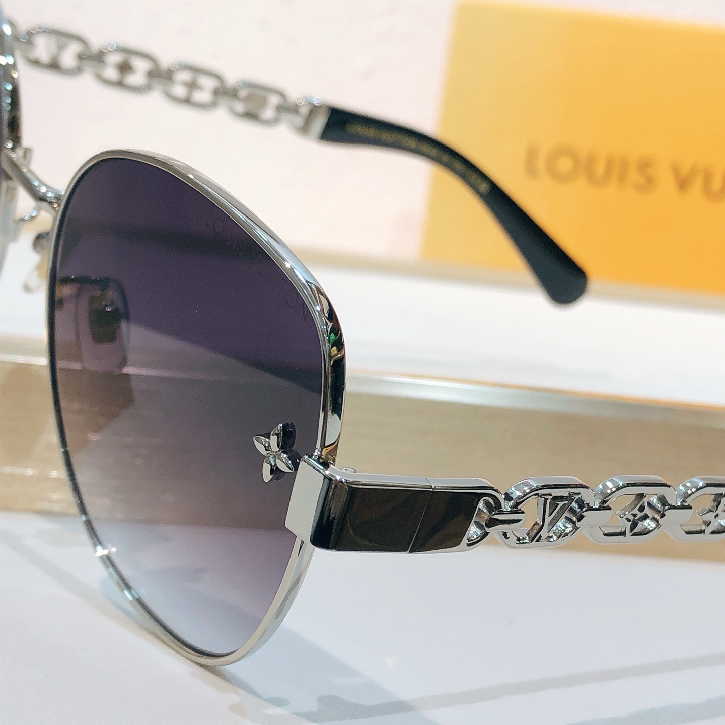Louis Vuitton LOUIS VUITTO*
