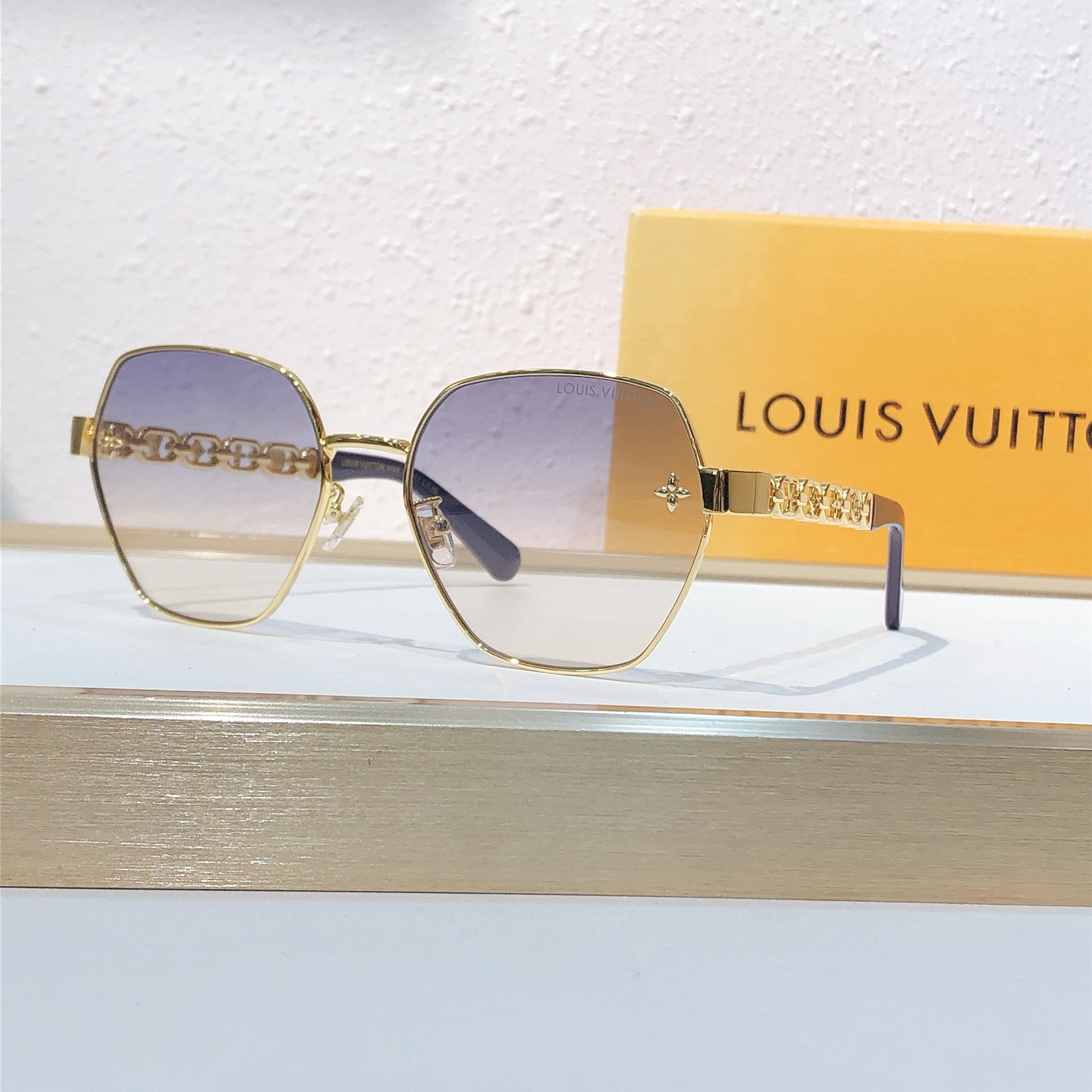 Louis Vuitton LOUIS VUITTO*