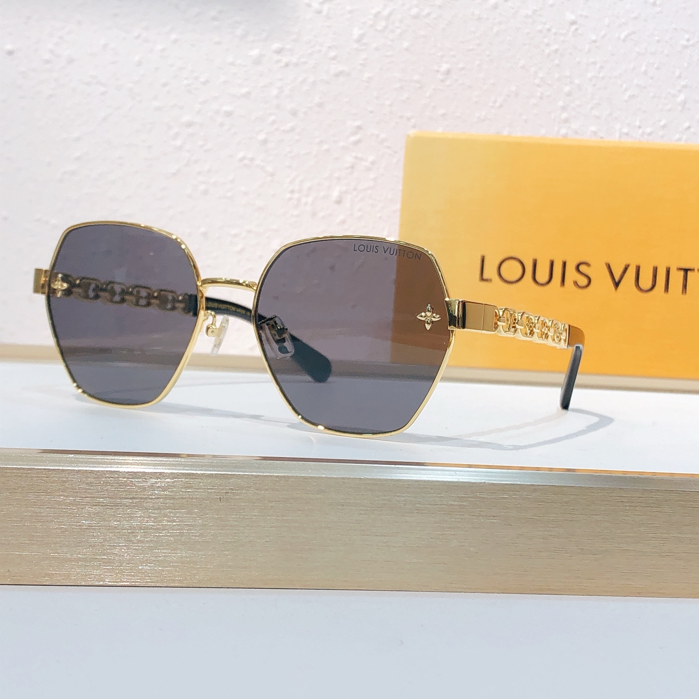 Louis Vuitton LOUIS VUITTO*