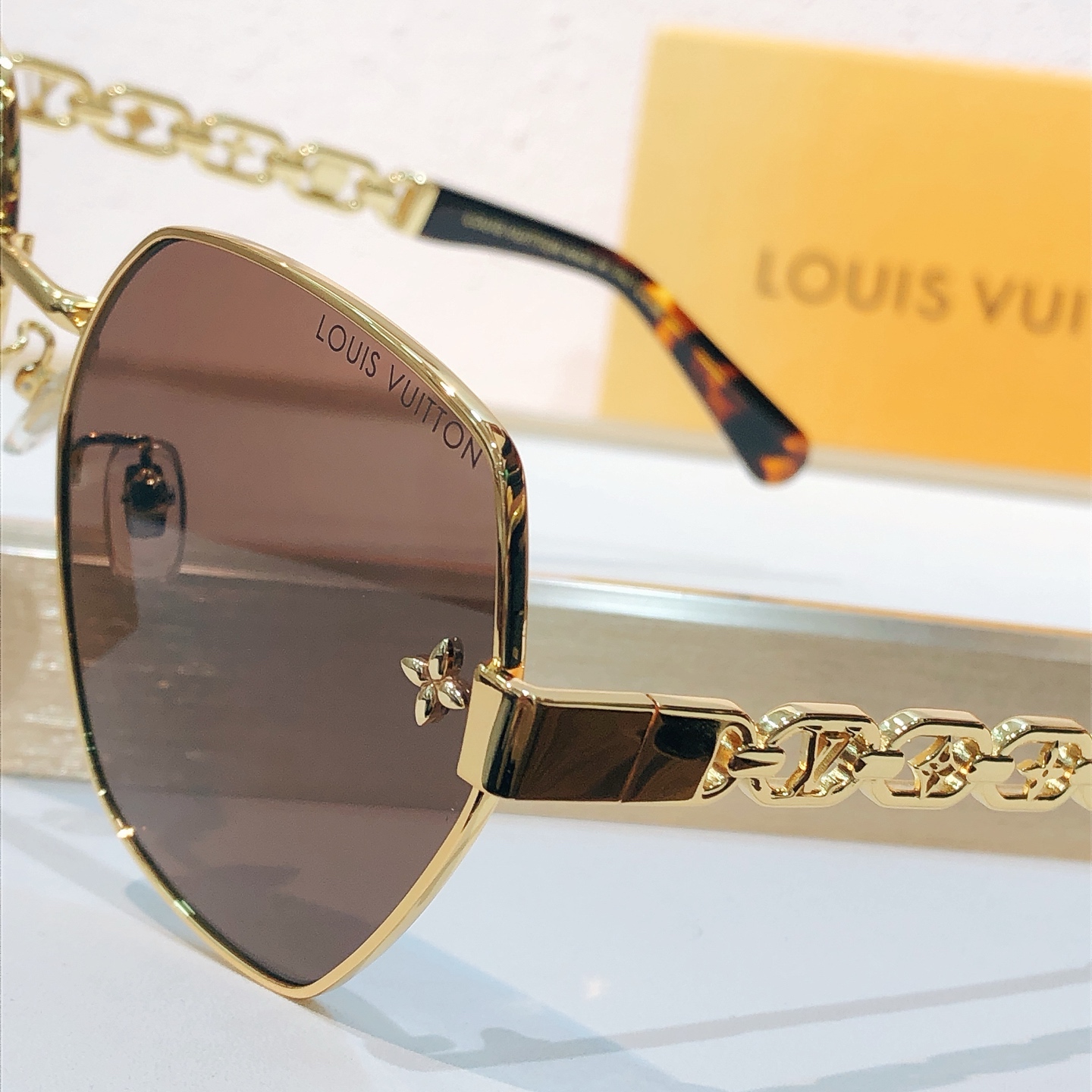 Louis Vuitton LOUIS VUITTO*