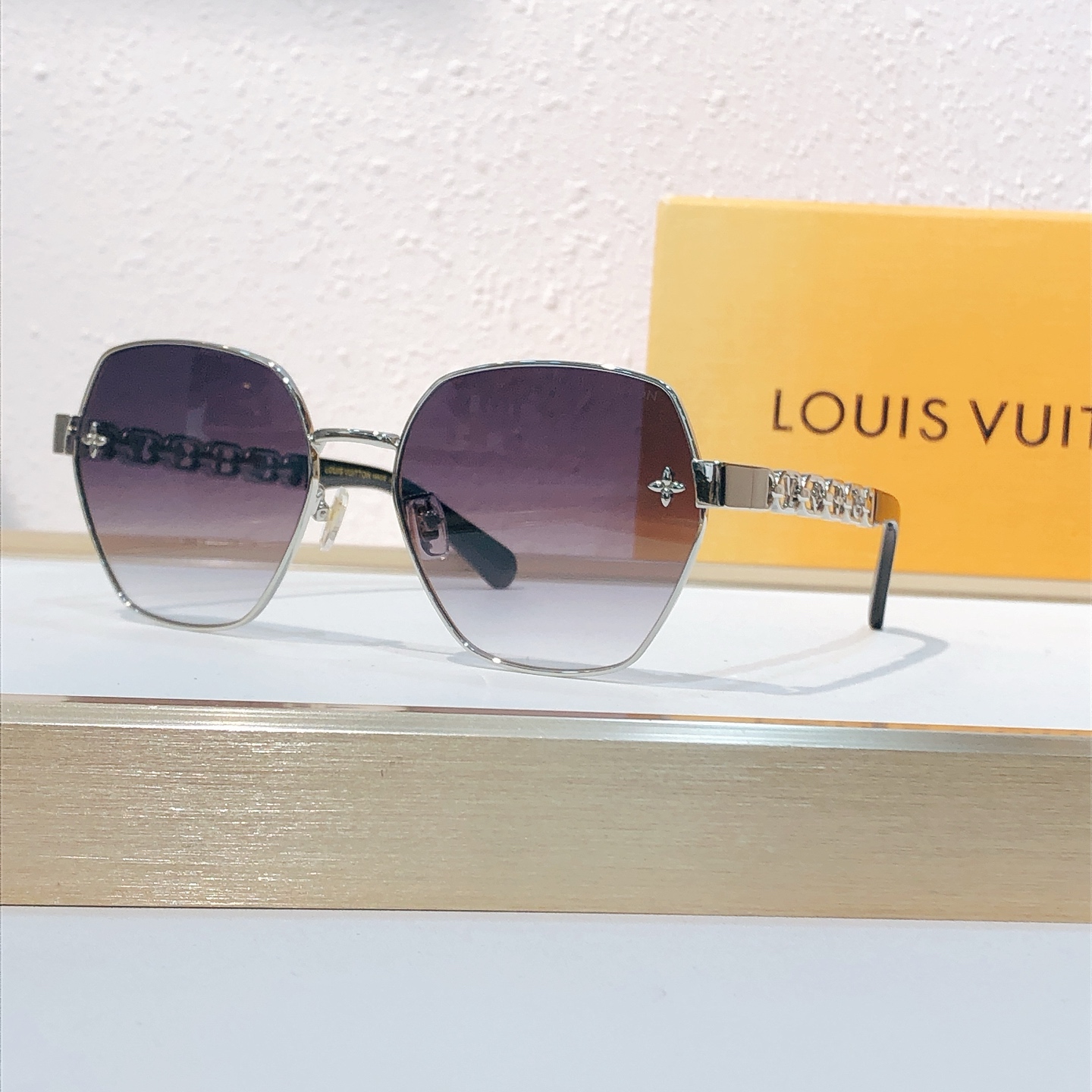 Louis Vuitton LOUIS VUITTO*