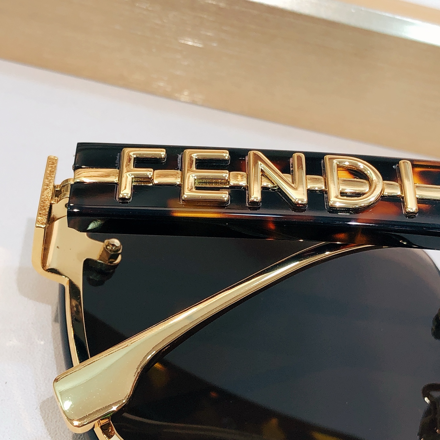Fendi FENDI*MODEL：FE 40154I