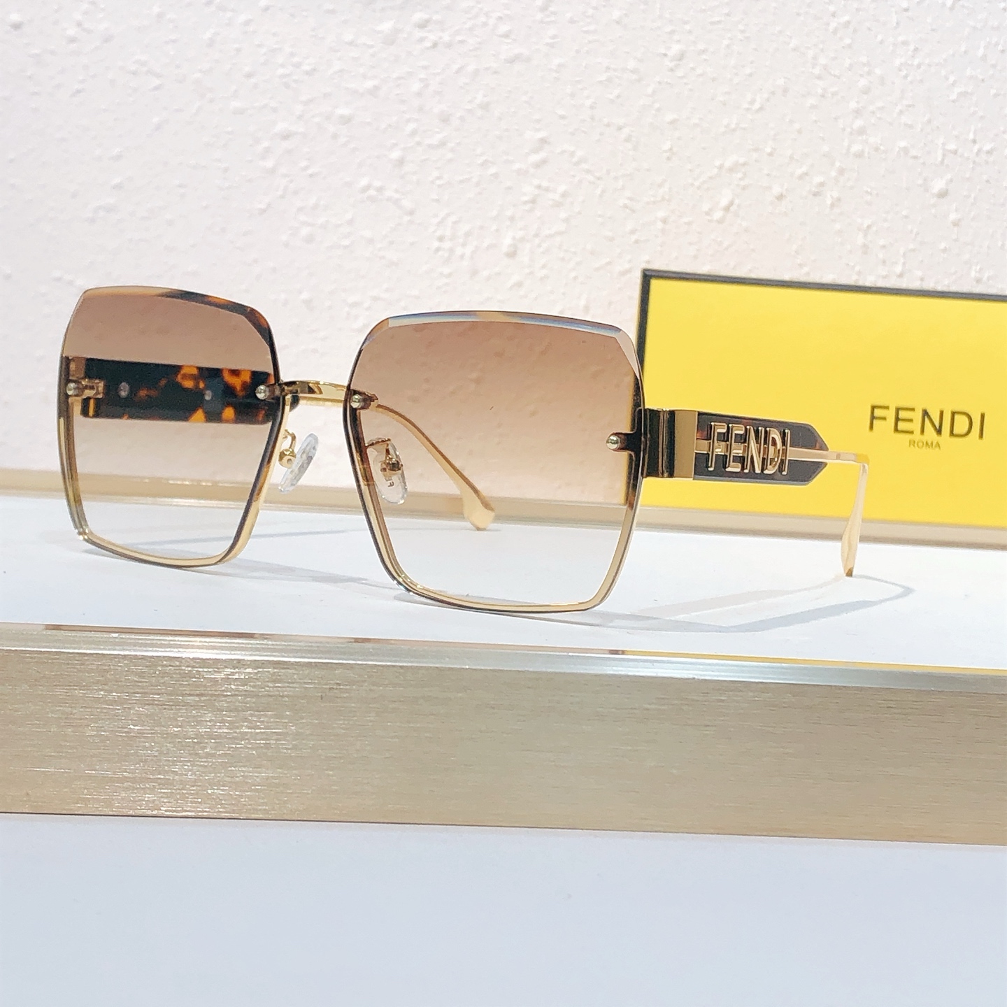 Fendi FENDI*MODEL：FE 40154I