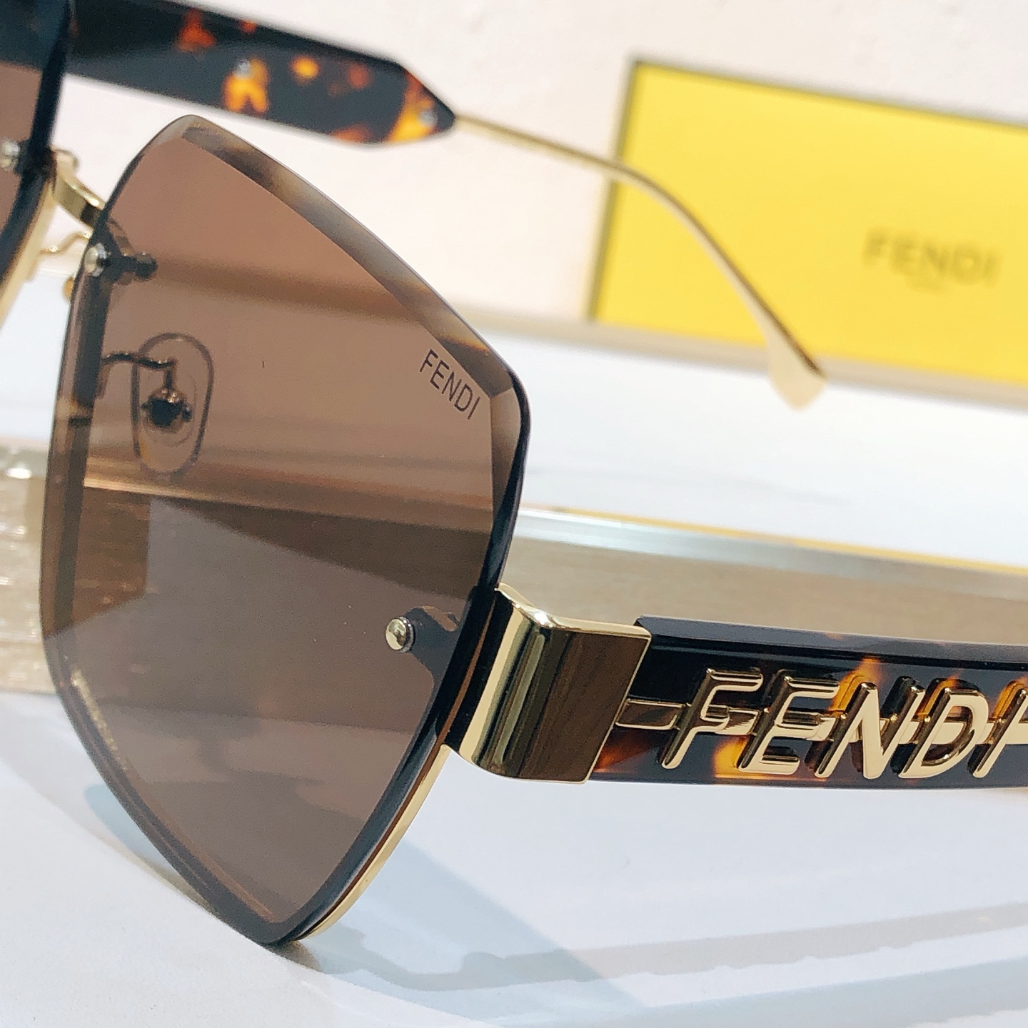 Fendi FENDI*MODEL：FE 40154I