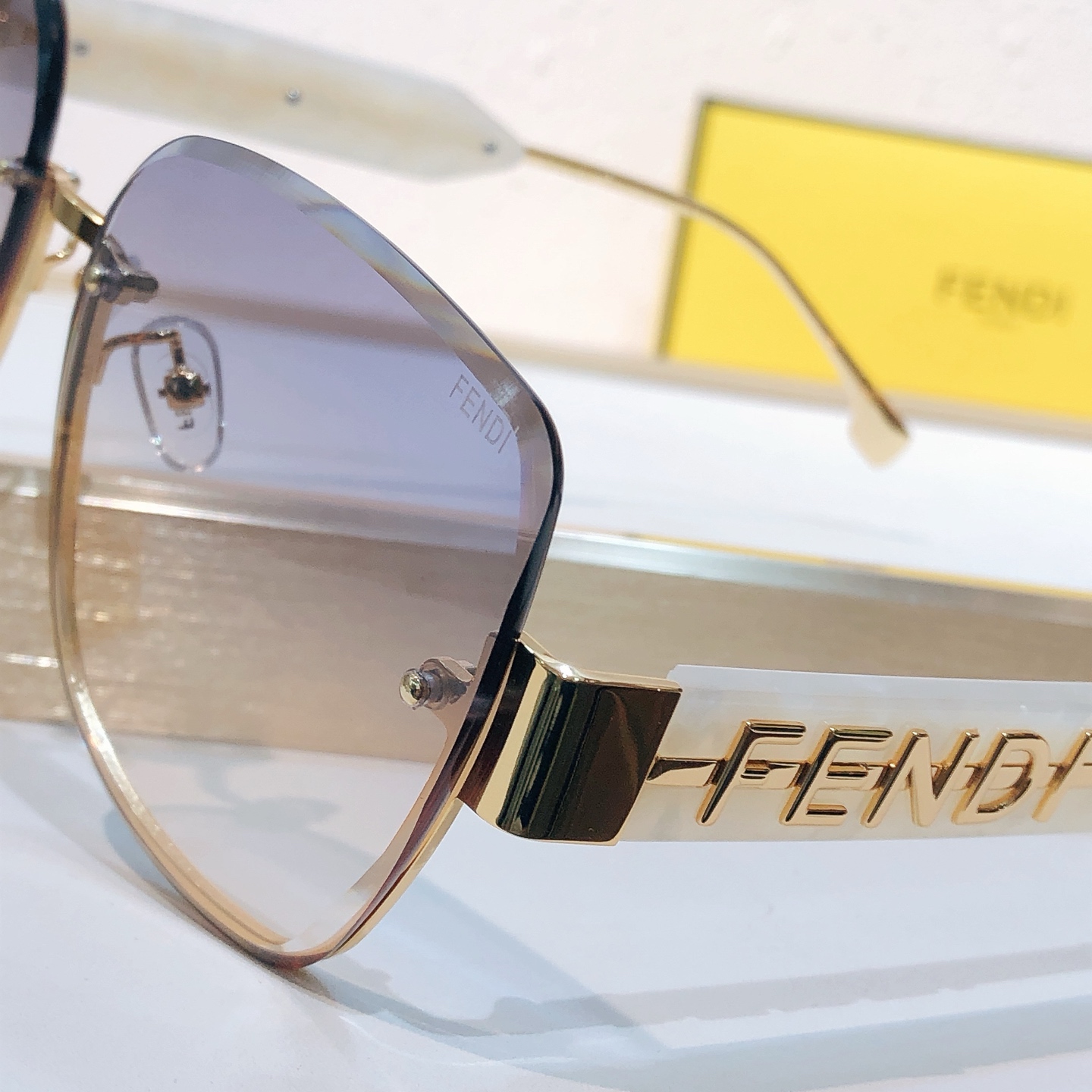 Fendi FENDI*MODEL：FE 40153I