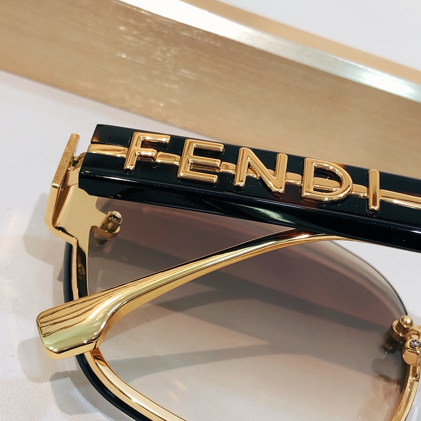 Fendi FENDI*MODEL：FE 40153I