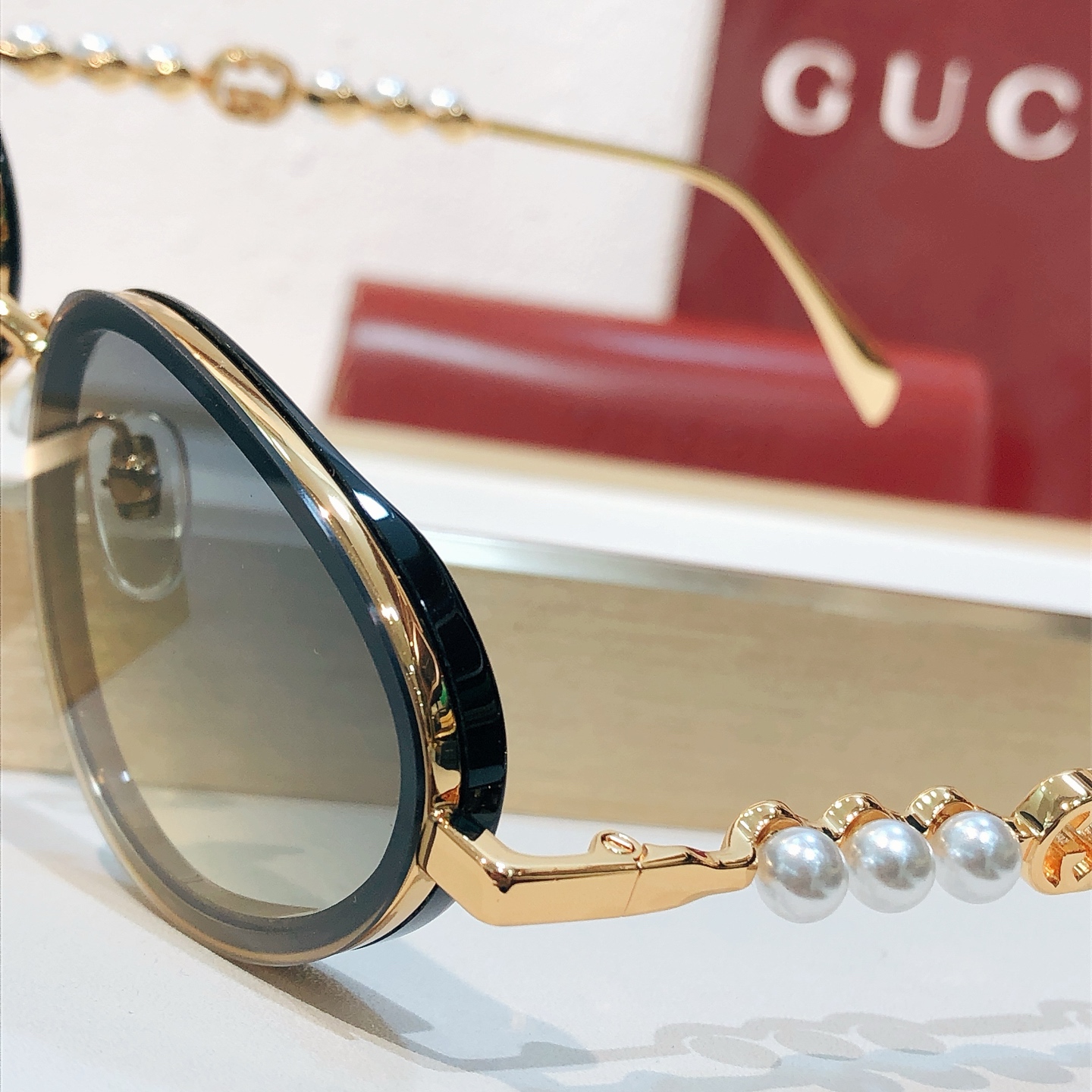 Gucci GUCC*
