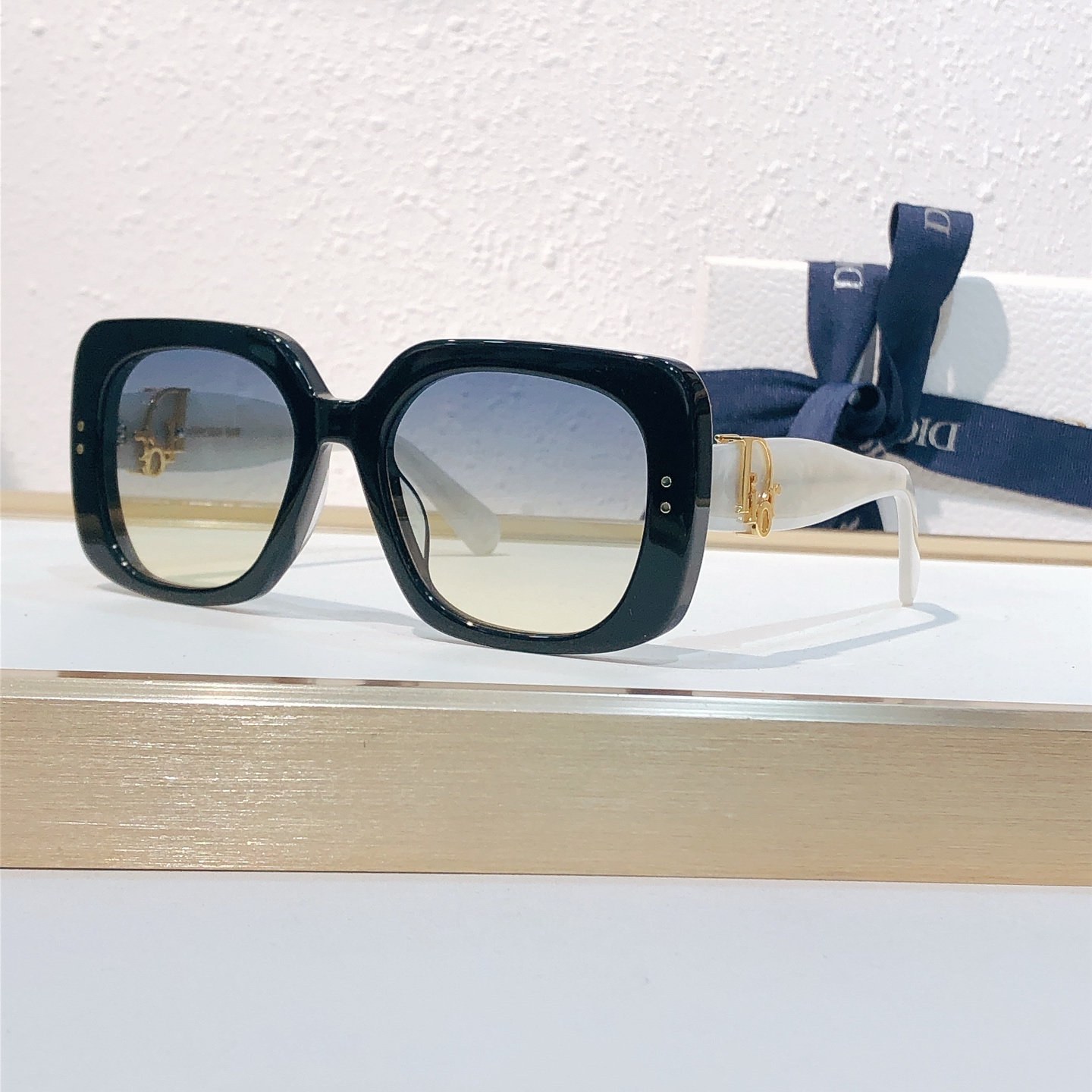 Dior DIO* MODEL：DIOR Oblique B1F