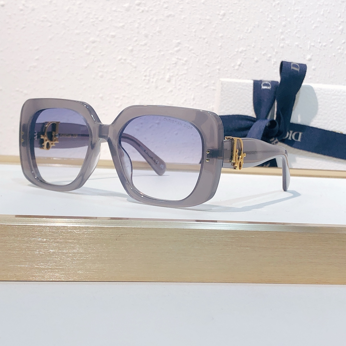 Dior DIO* MODEL：DIOR Oblique B1F