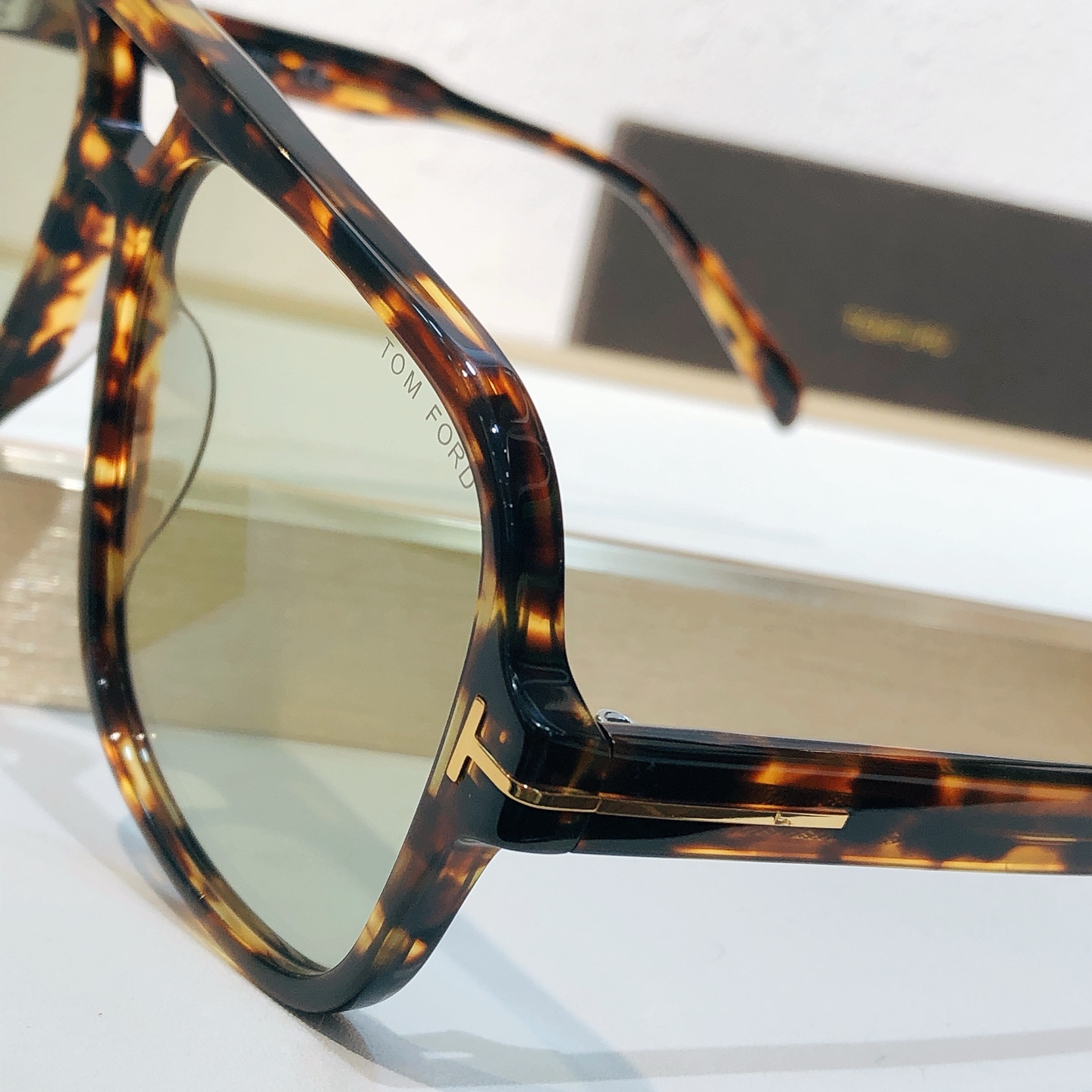 Tom Ford TOM FORD MODEL：FT884 SIZE：60口18-140 1001130