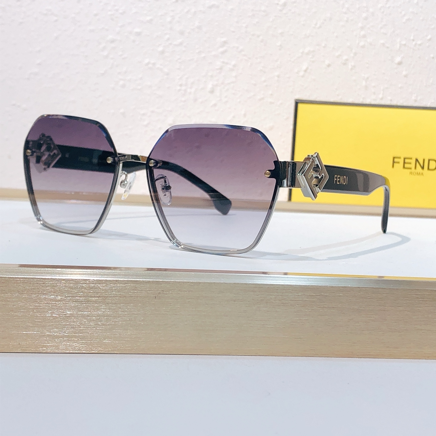 Fendi FENDI*MODEL：FE 40152I