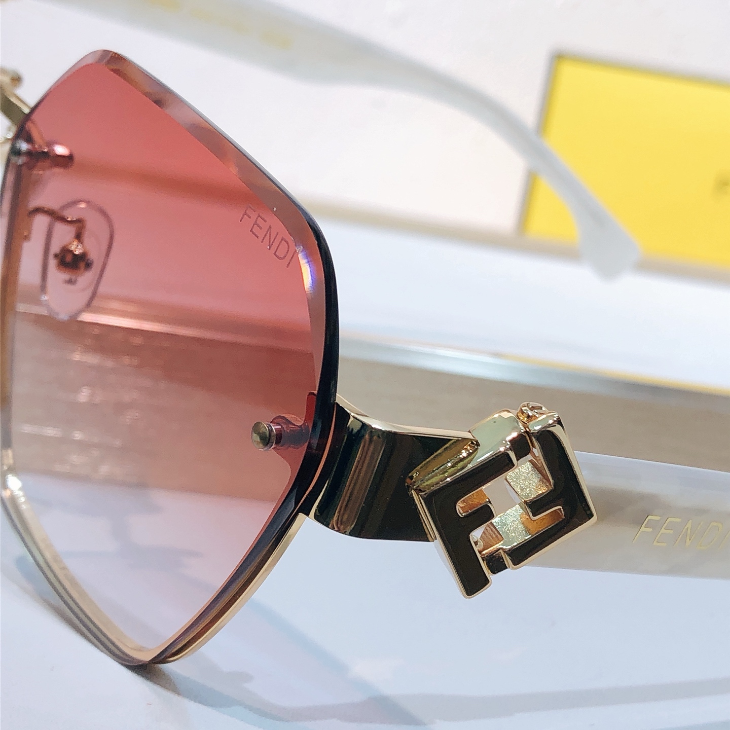 Fendi FENDI*MODEL：FE 40152I