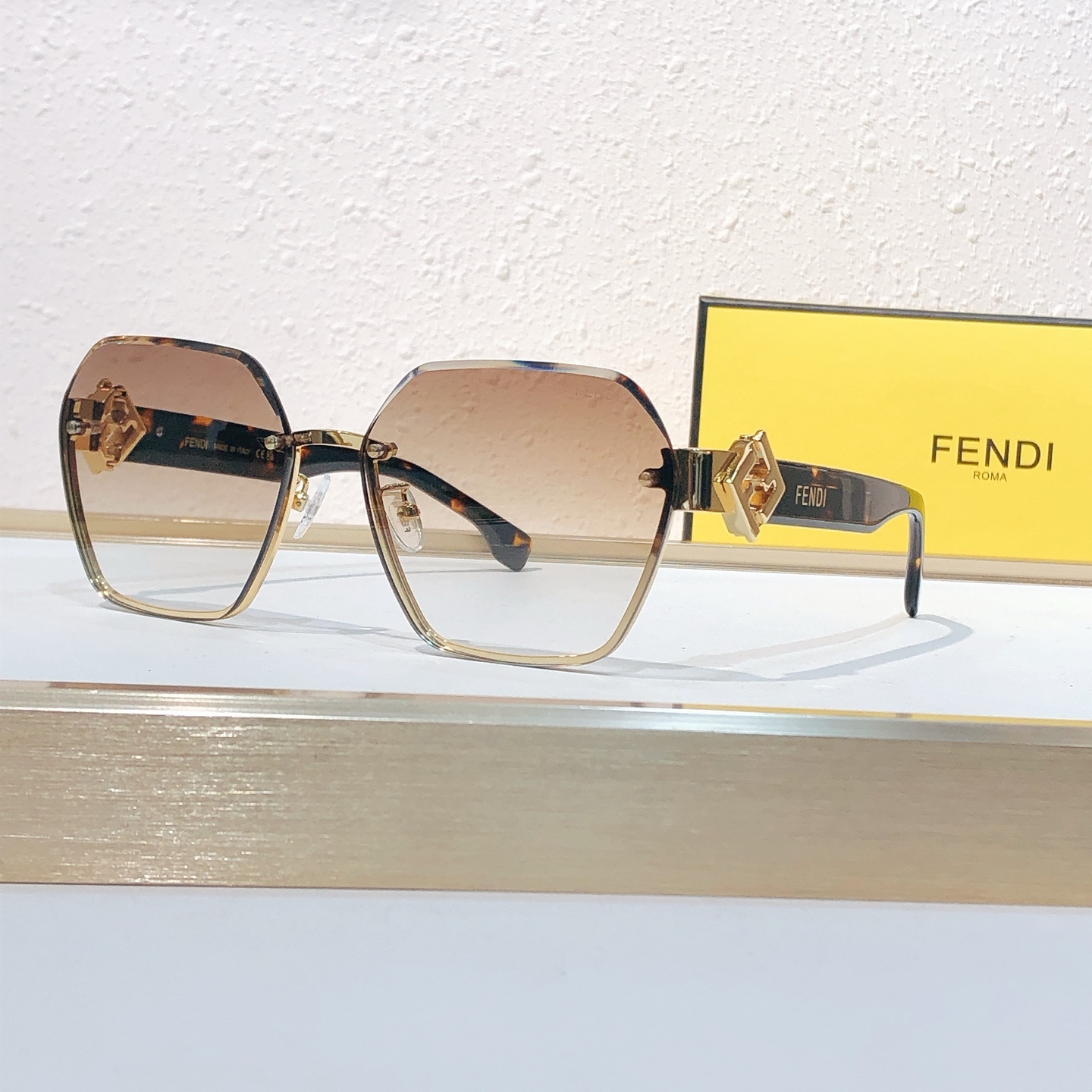 Fendi FENDI*MODEL：FE 40152I