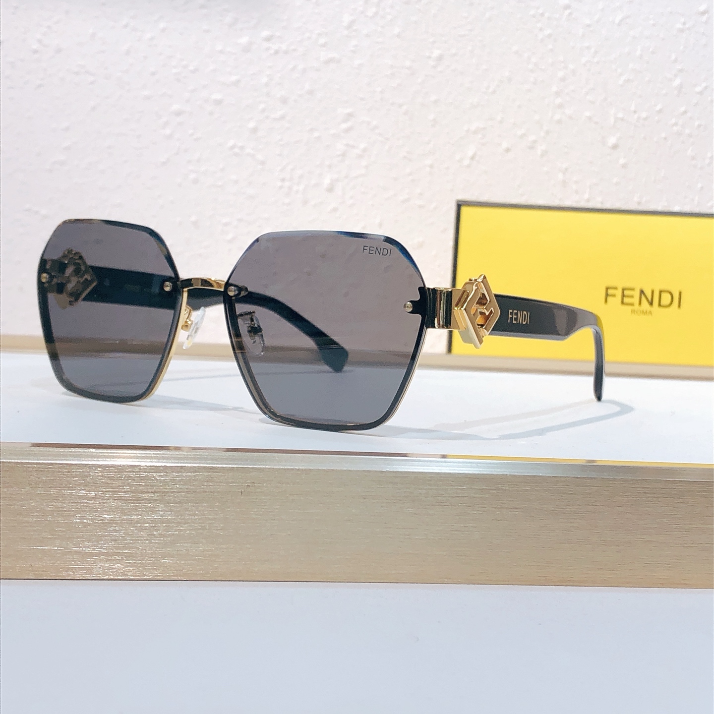 Fendi FENDI*MODEL：FE 40152I