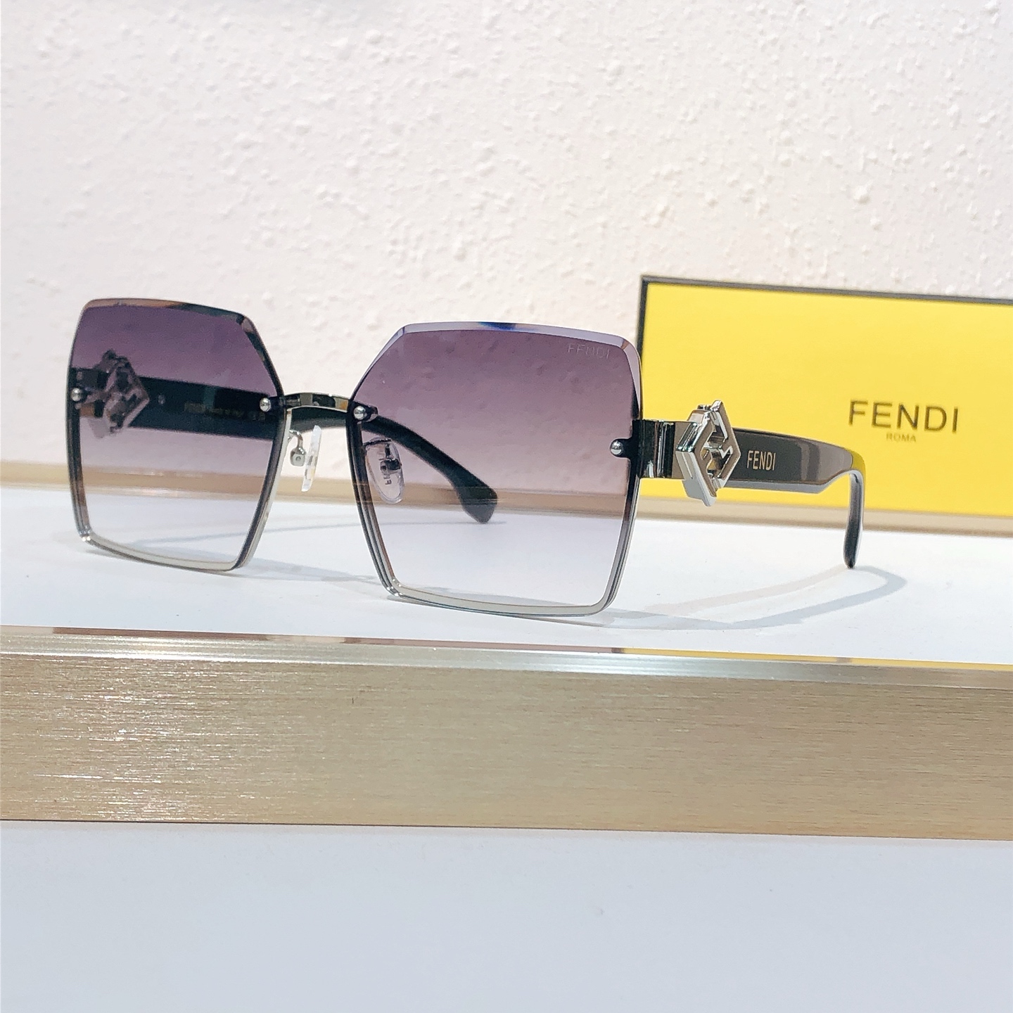 Fendi FENDI*MODEL：FE 40151I