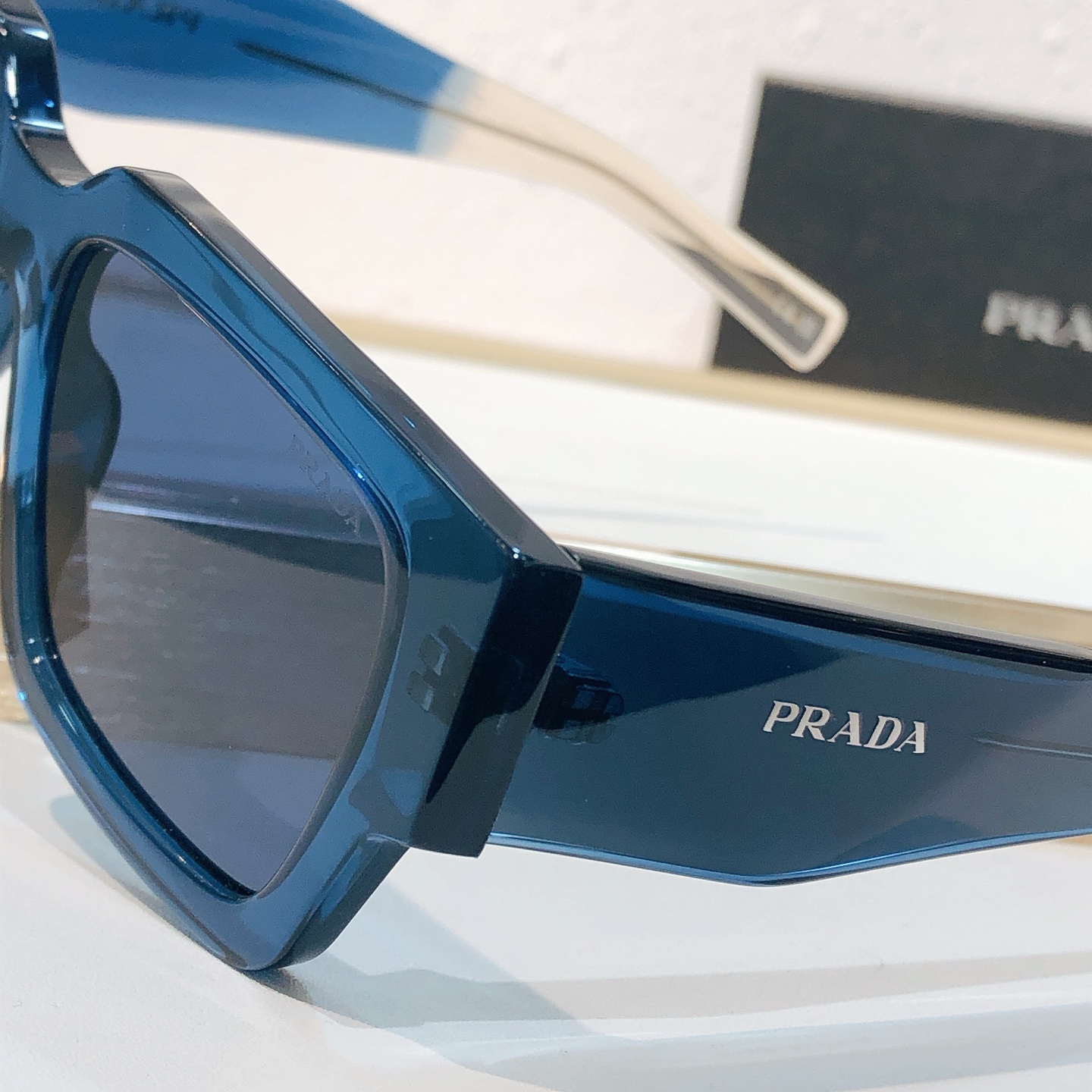 Prada PRAD*