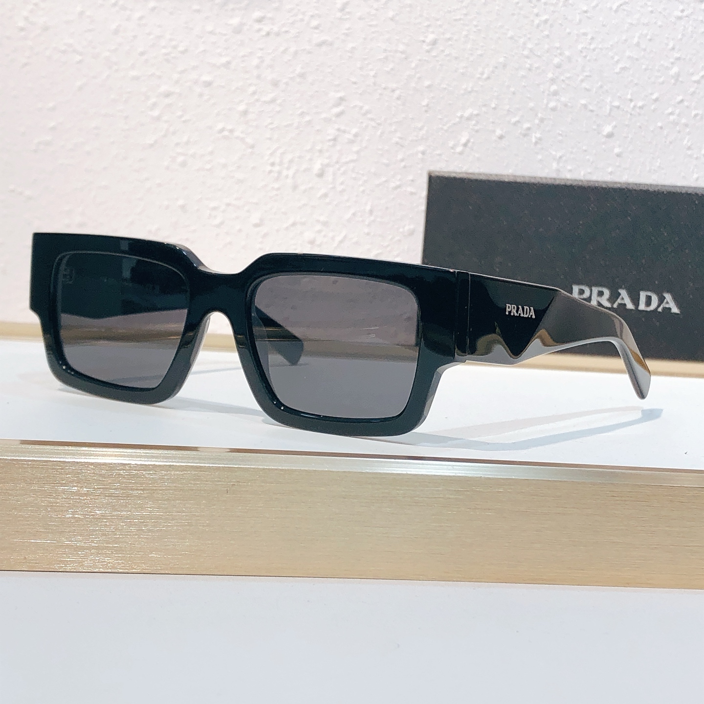 Prada PRAD*