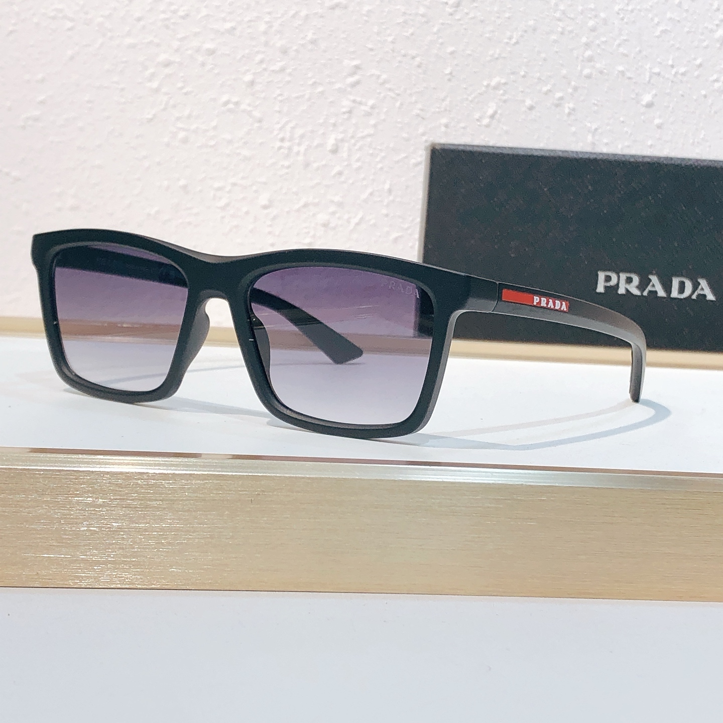 Prada PRAD*