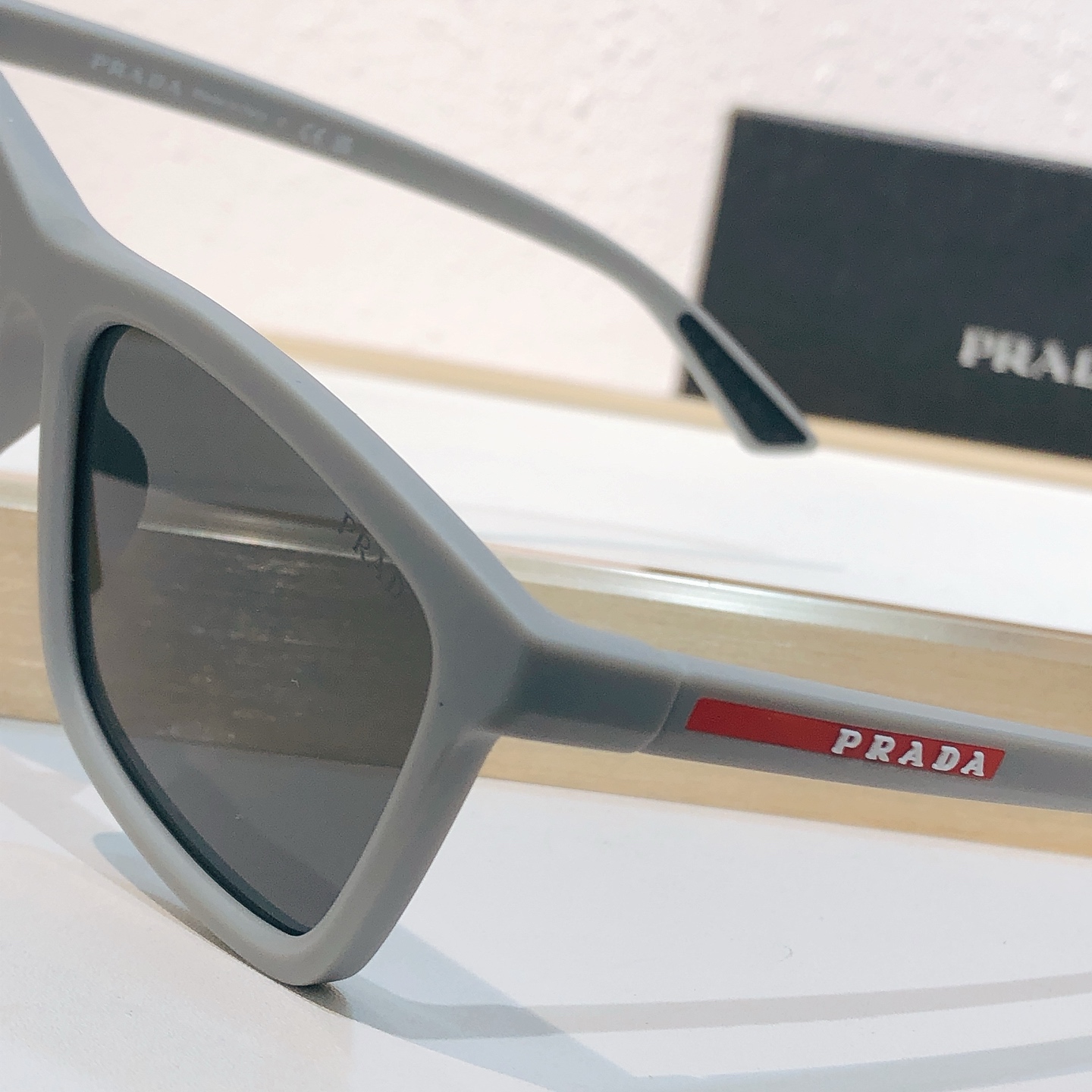 Prada PRAD*