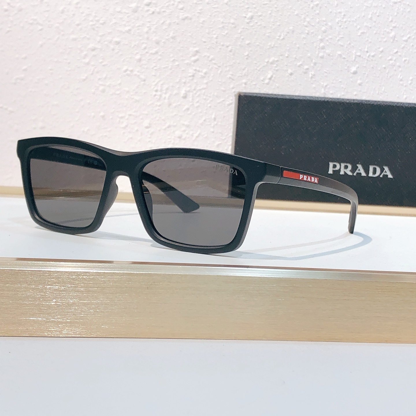Prada PRAD*