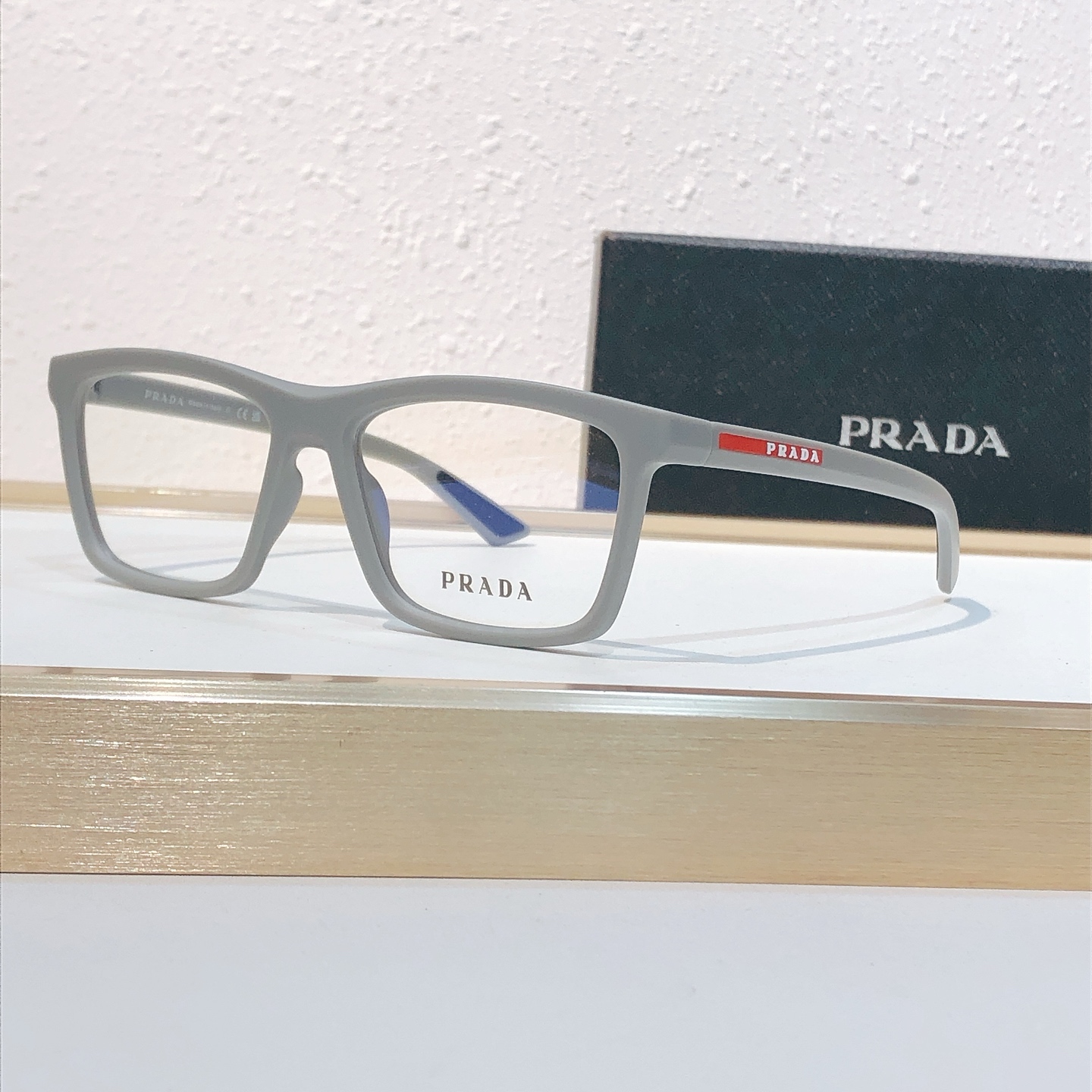Prada PRAD*