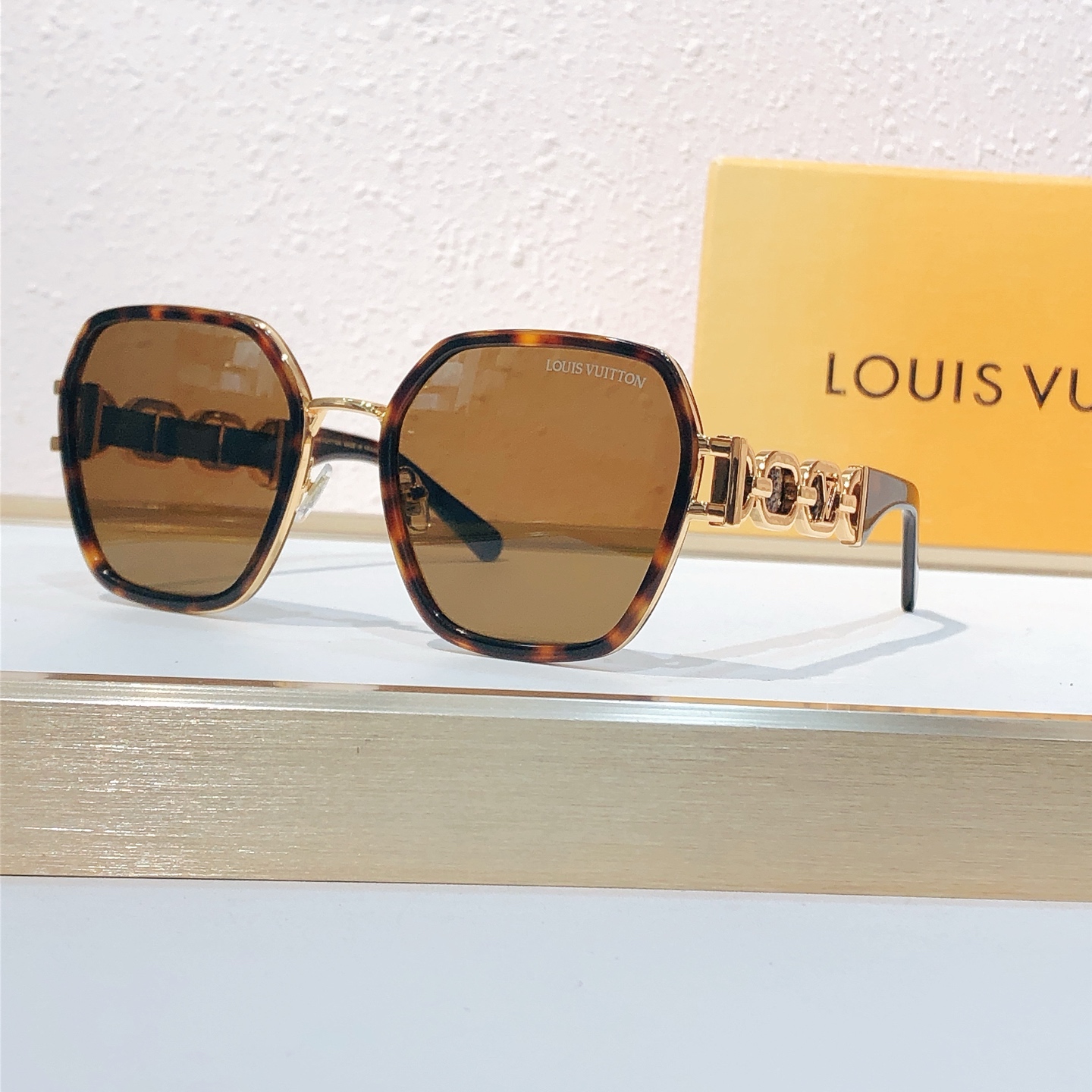Louis Vuitton LOUIS VUITTO*MODEL：Z4063E