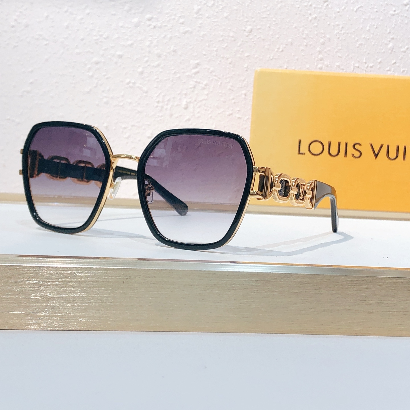 Louis Vuitton LOUIS VUITTO*MODEL：Z4063E