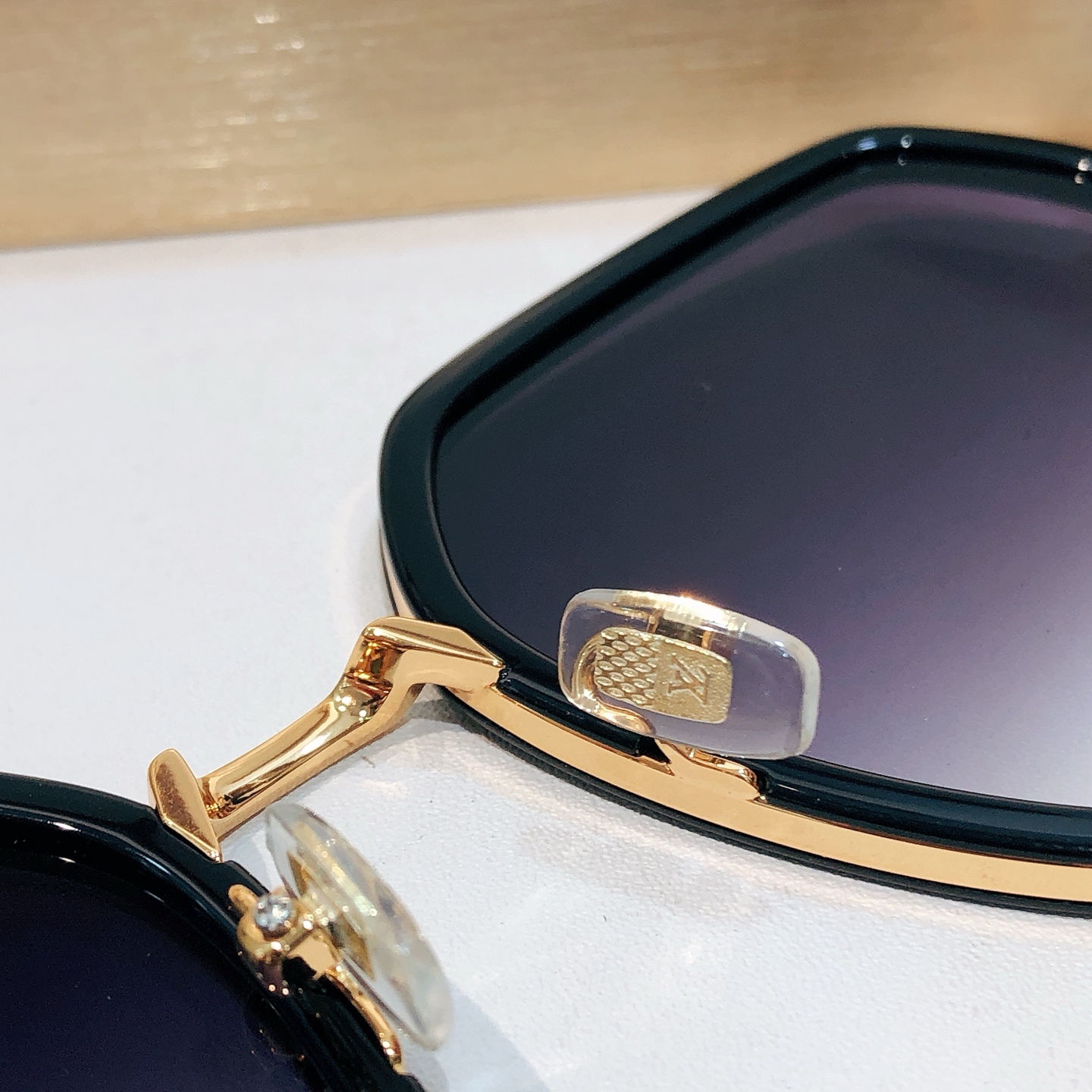Louis Vuitton LOUIS VUITTO*MODEL：Z4063E