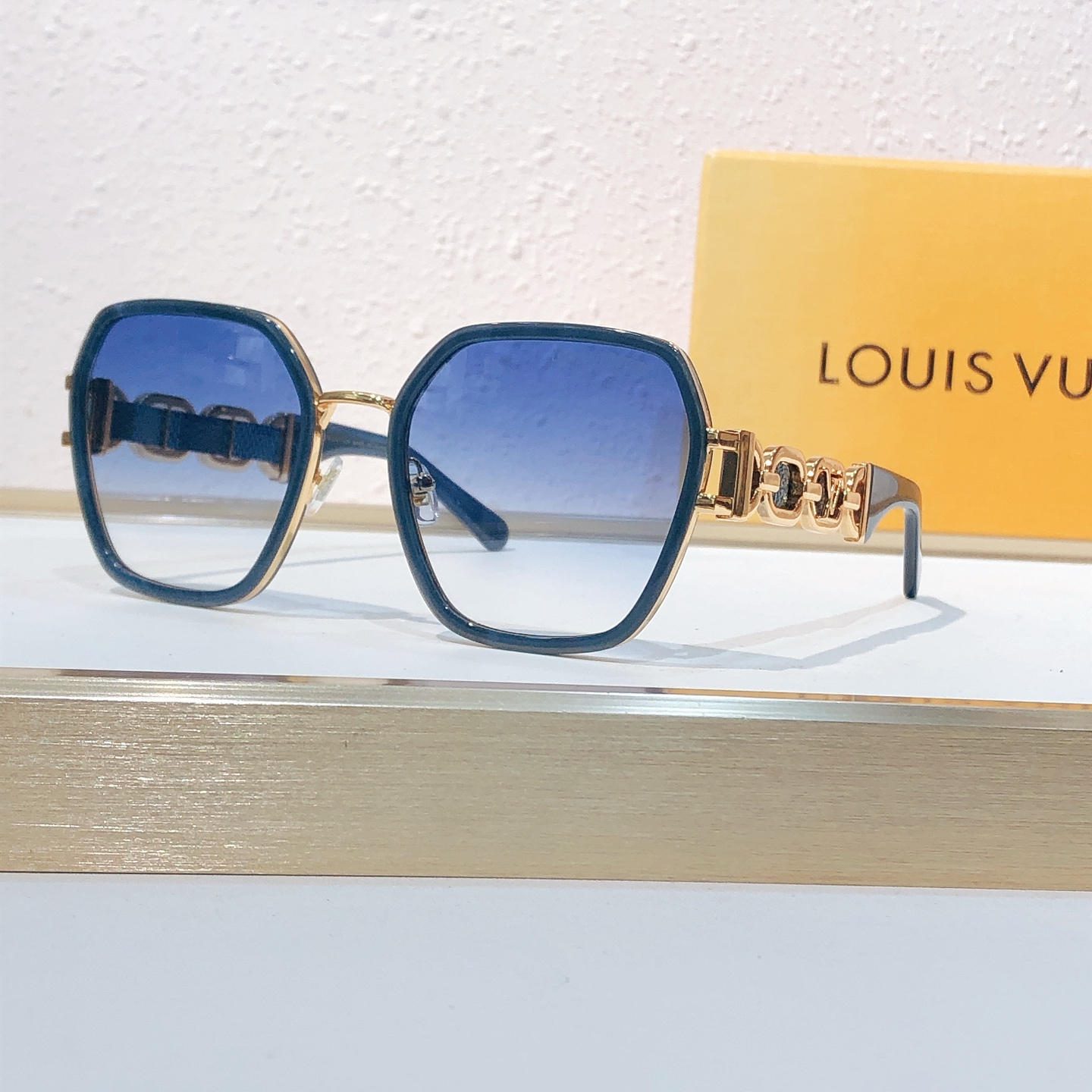 Louis Vuitton LOUIS VUITTO*MODEL：Z4063E