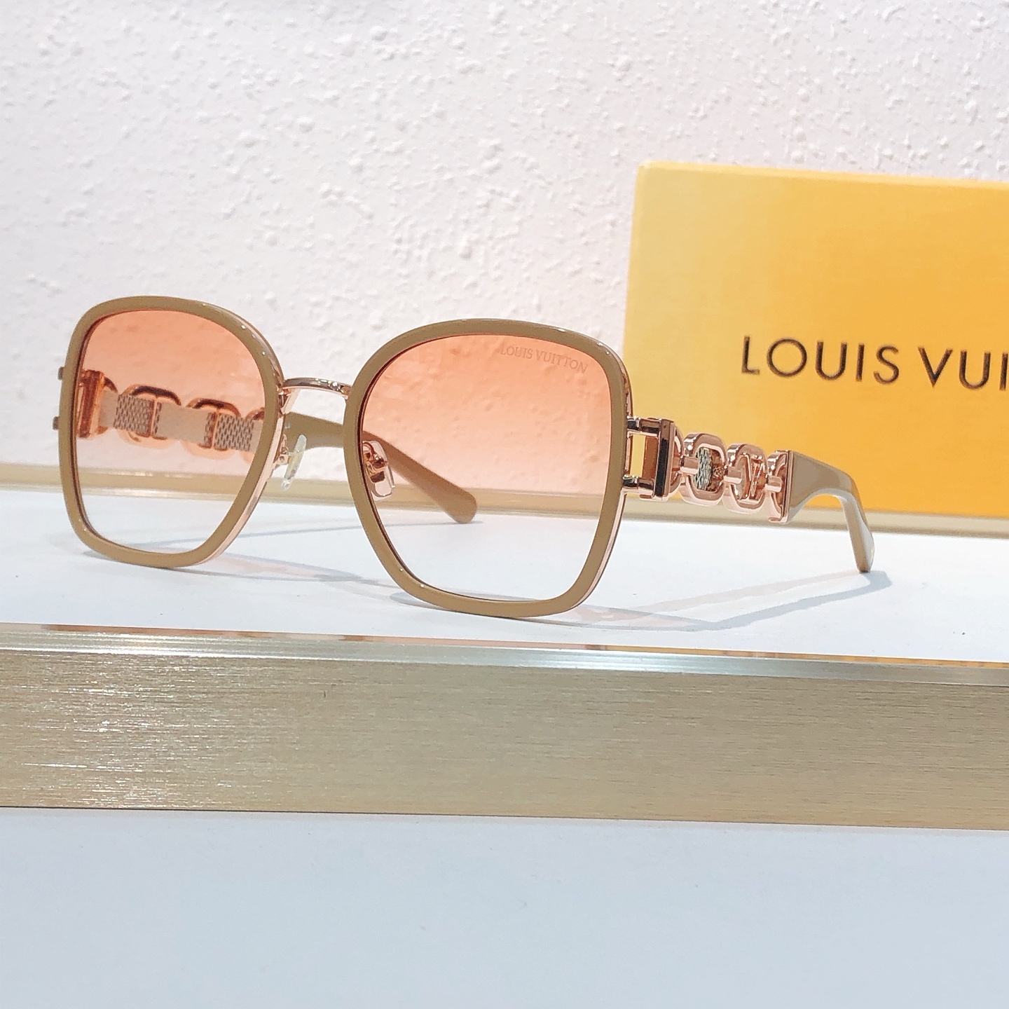 Louis Vuitton LOUIS VUITTO*