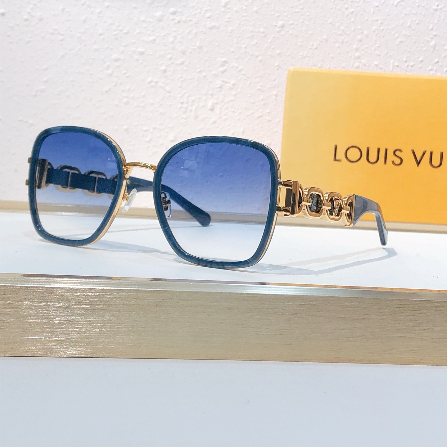 Louis Vuitton LOUIS VUITTO*