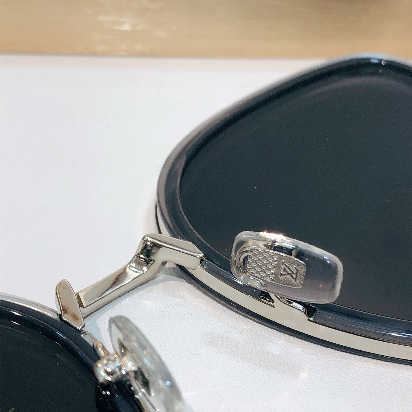 Louis Vuitton LOUIS VUITTO*