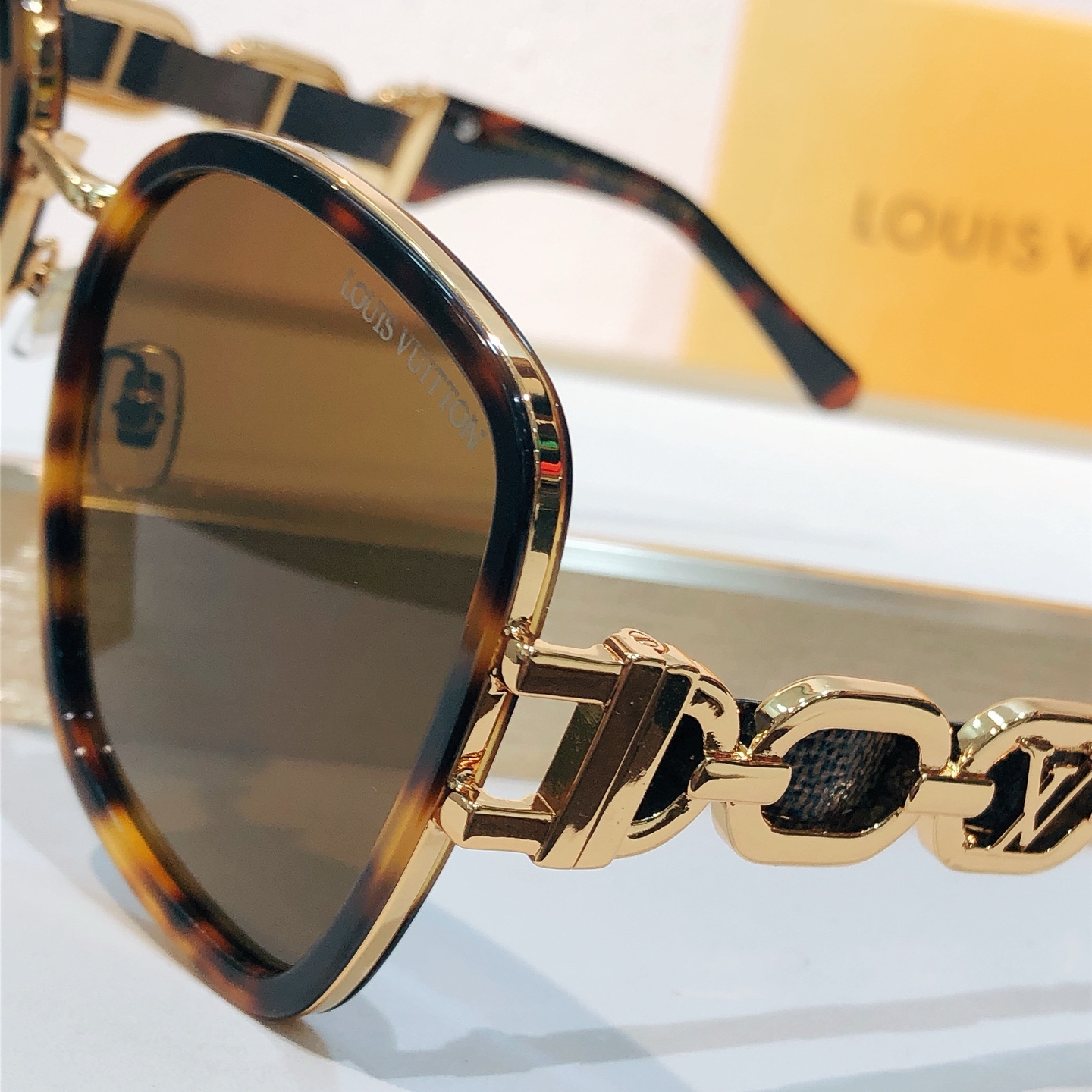 Louis Vuitton LOUIS VUITTO*