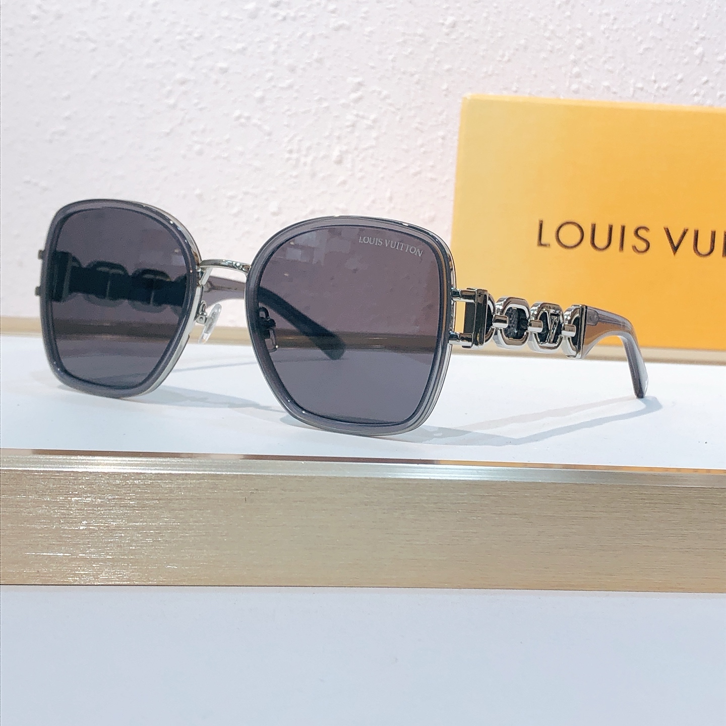 Louis Vuitton LOUIS VUITTO*