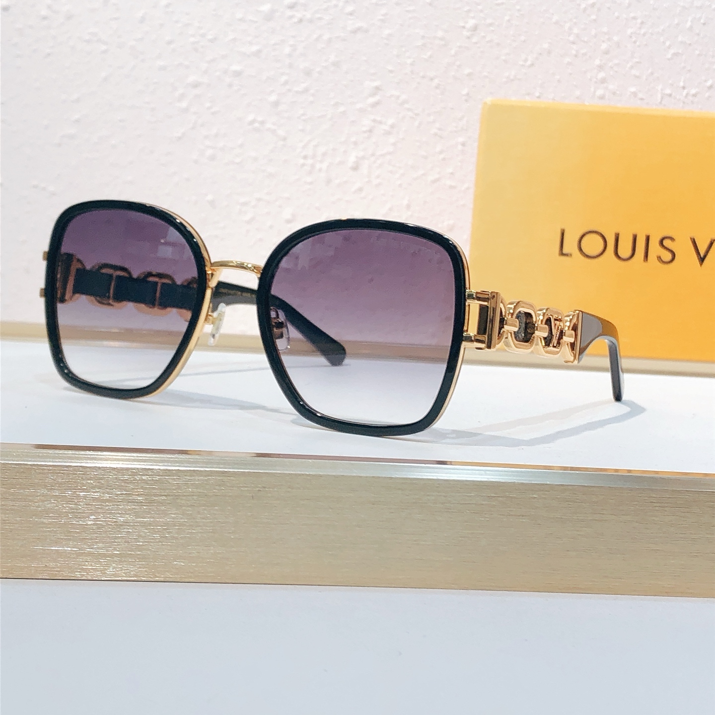 Louis Vuitton LOUIS VUITTO*