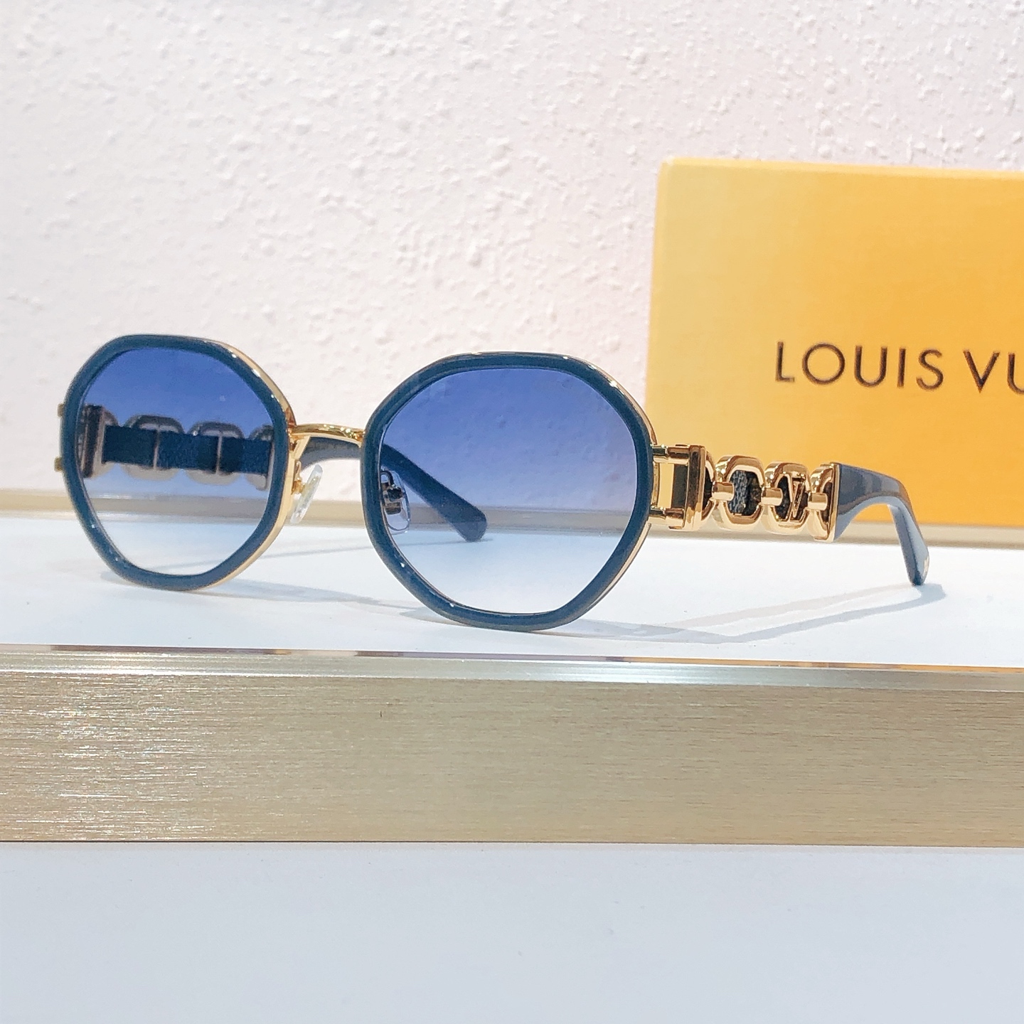 Louis Vuitton LOUIS VUITTO*