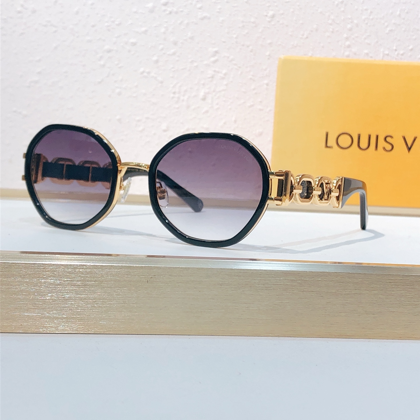 Louis Vuitton LOUIS VUITTO*
