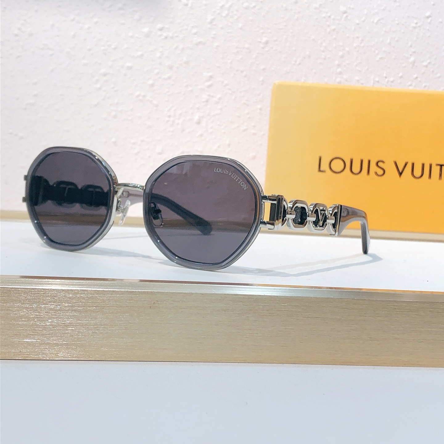 Louis Vuitton LOUIS VUITTO*