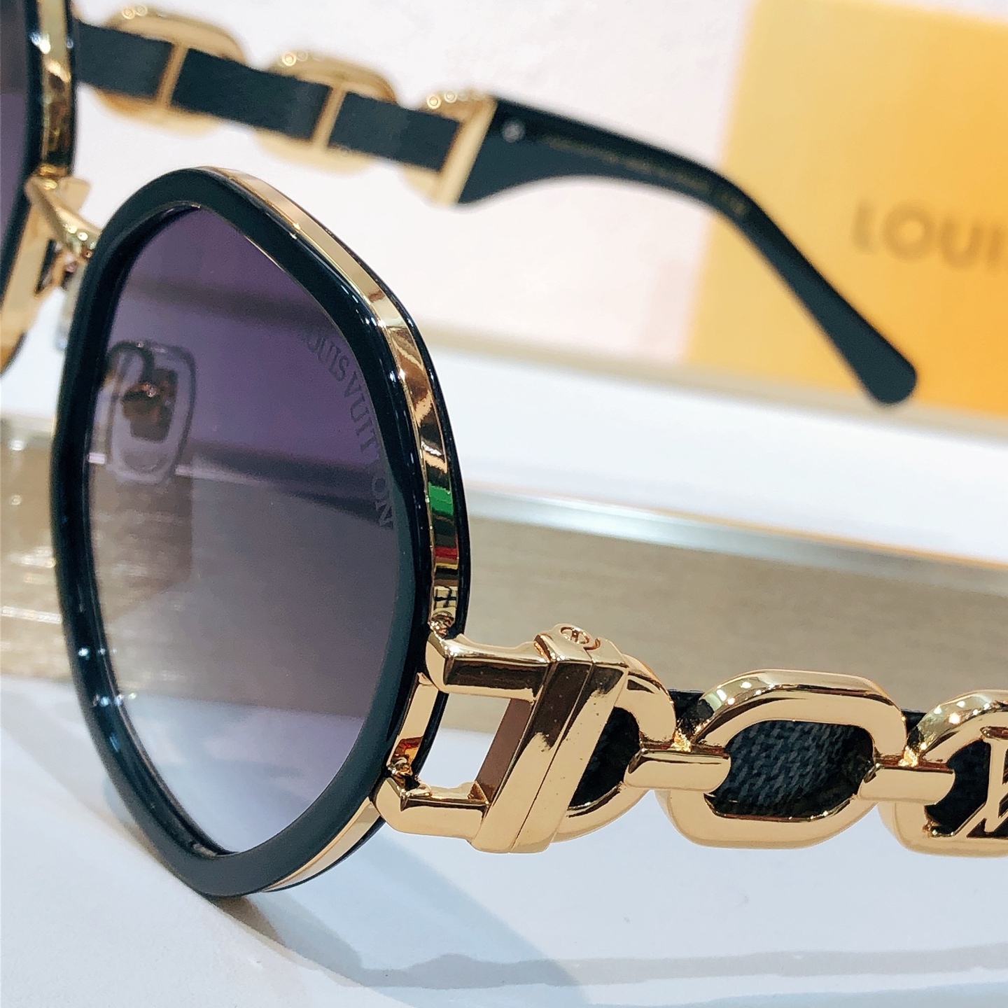 Louis Vuitton LOUIS VUITTO*