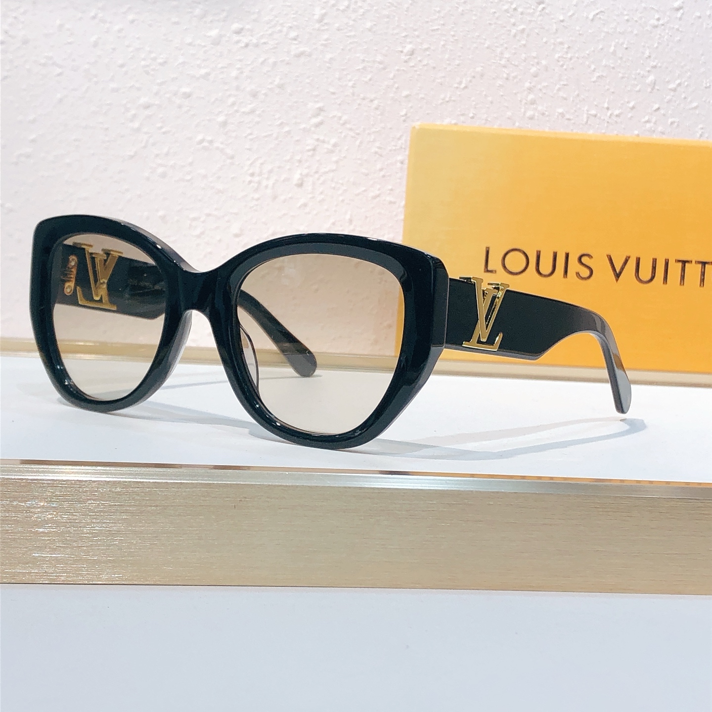 Louis Vuitton 刘亦菲最新同款。 LOUIS VUITTON*MODEL：Z1733W