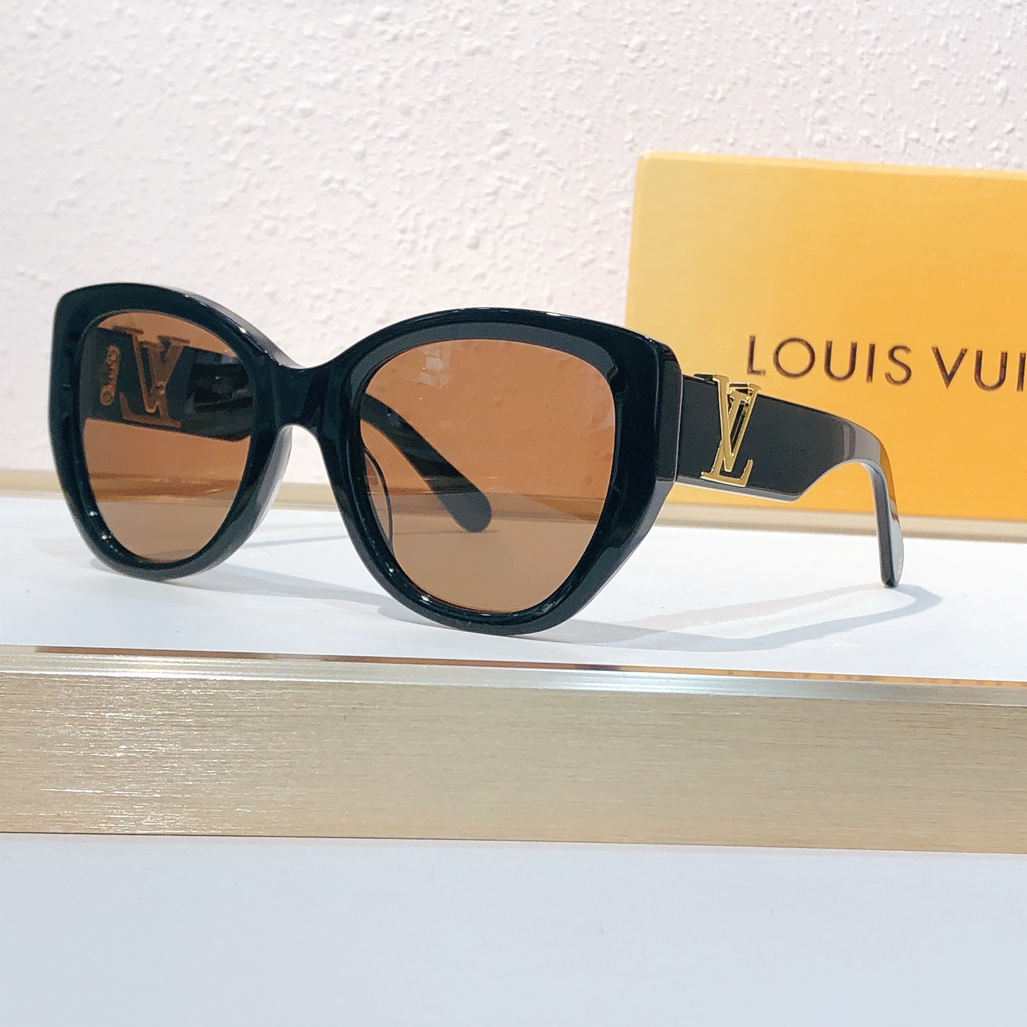 Louis Vuitton 刘亦菲最新同款。 LOUIS VUITTON*MODEL：Z1733W